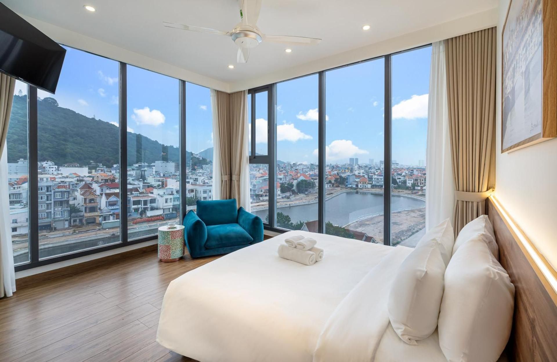 King Room with Mountain View