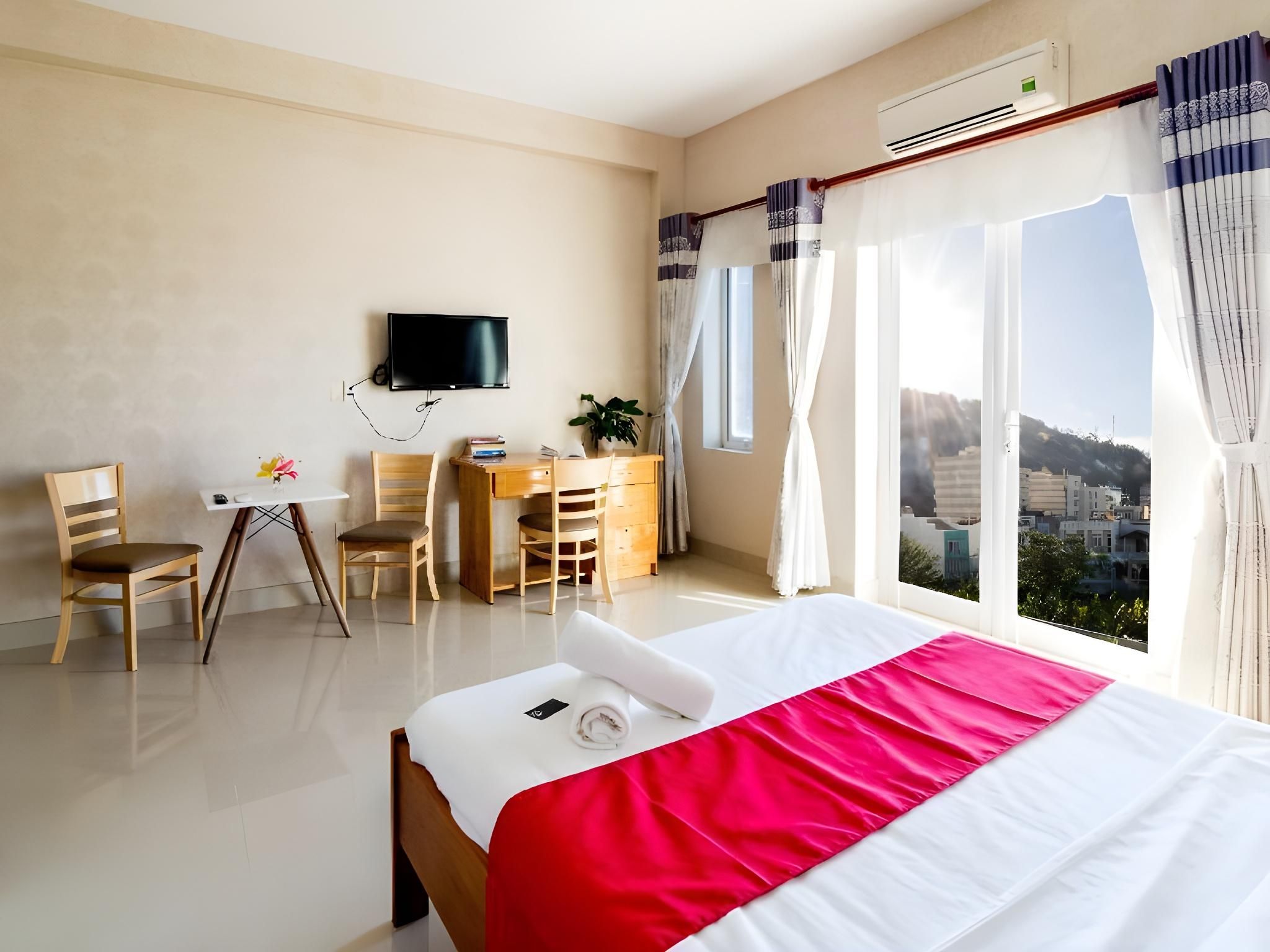 Deluxe Double Room with Balcony and Mountain view