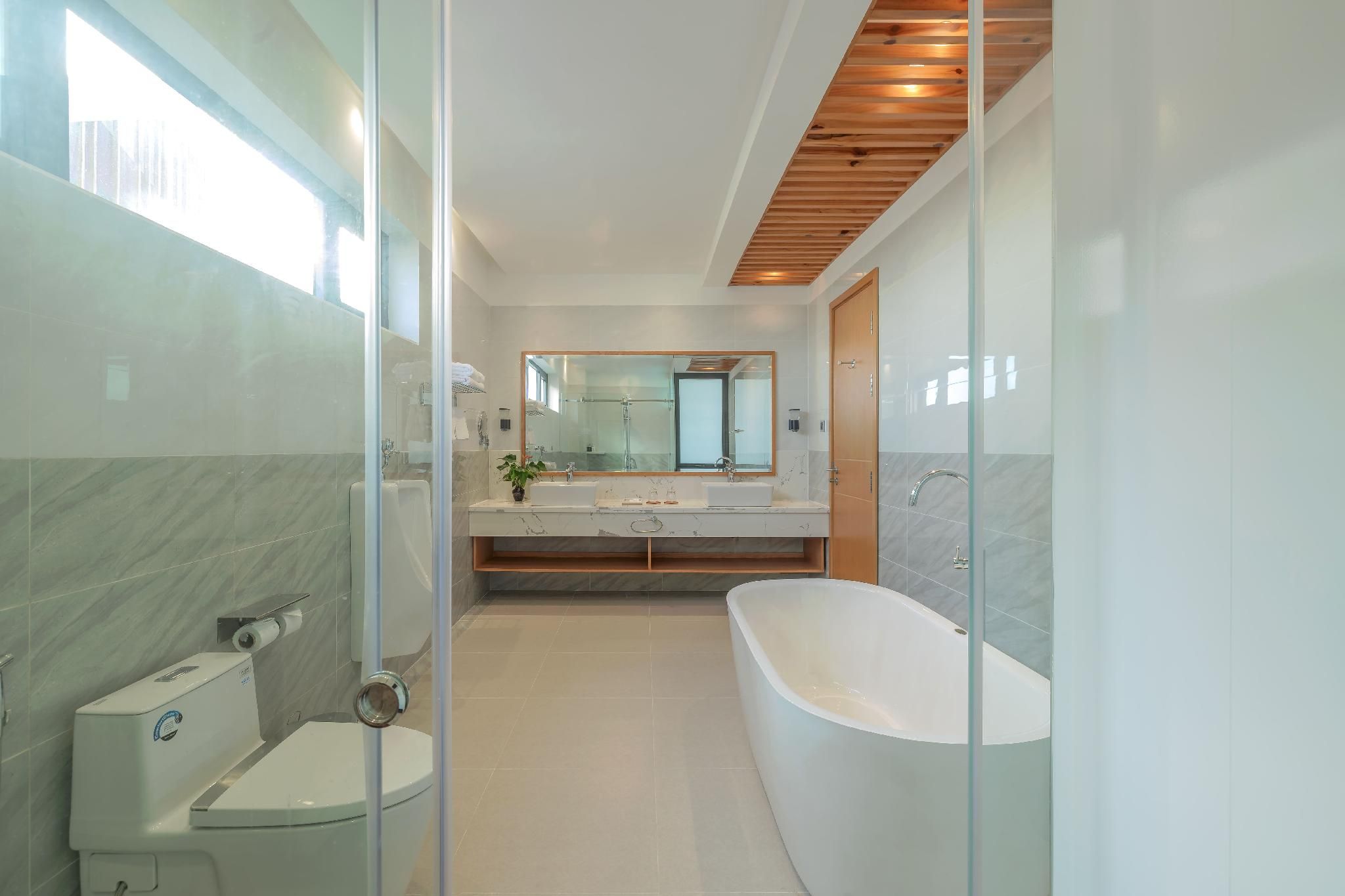 Tran Chau Beach & Resort Grand Suite 2