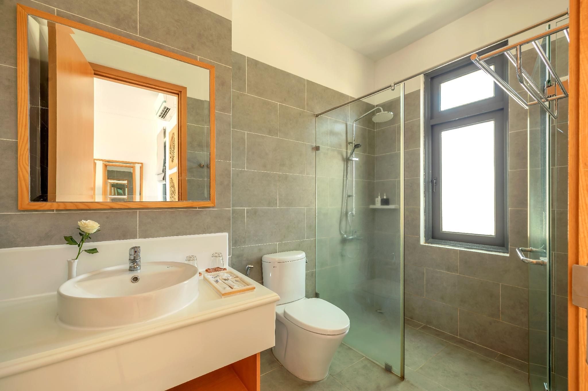 Tran Chau Beach & Resort Garden Deluxe Twin Room - No Long Stay Benefit 3