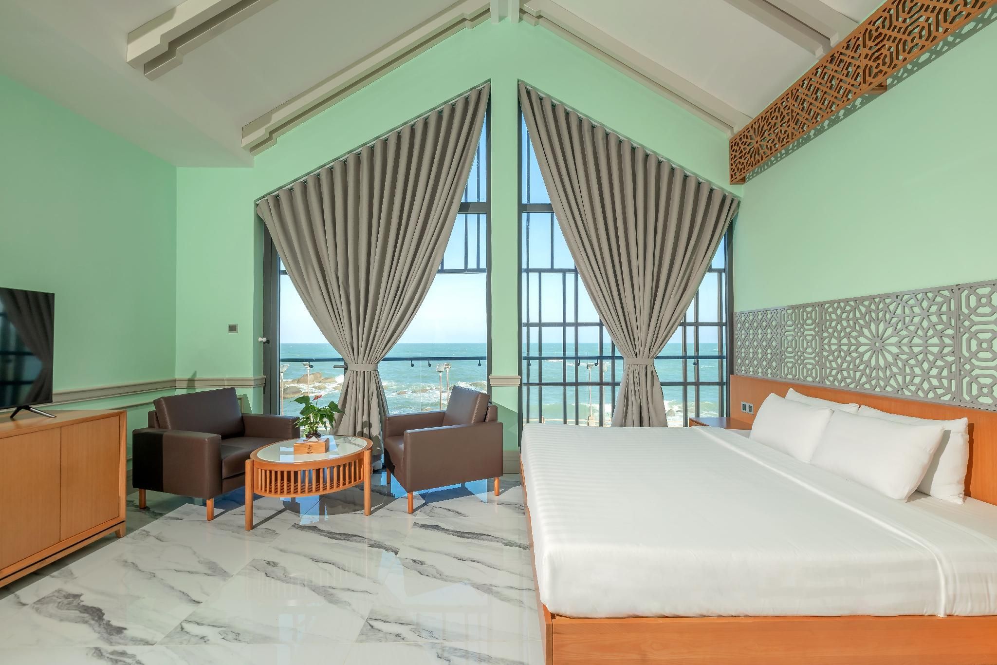 Tran Chau Beach & Resort Grand Suite