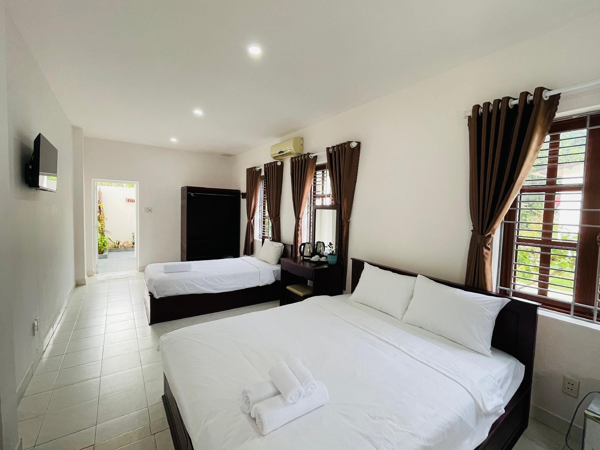 Triple Room with Bathtub