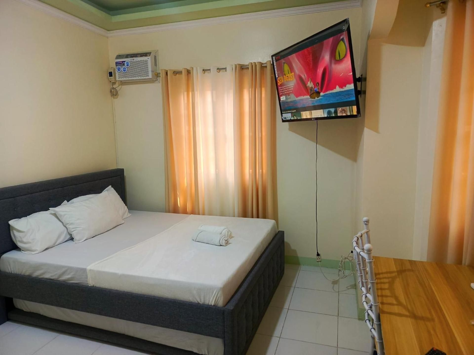 Deluxe Queen Room