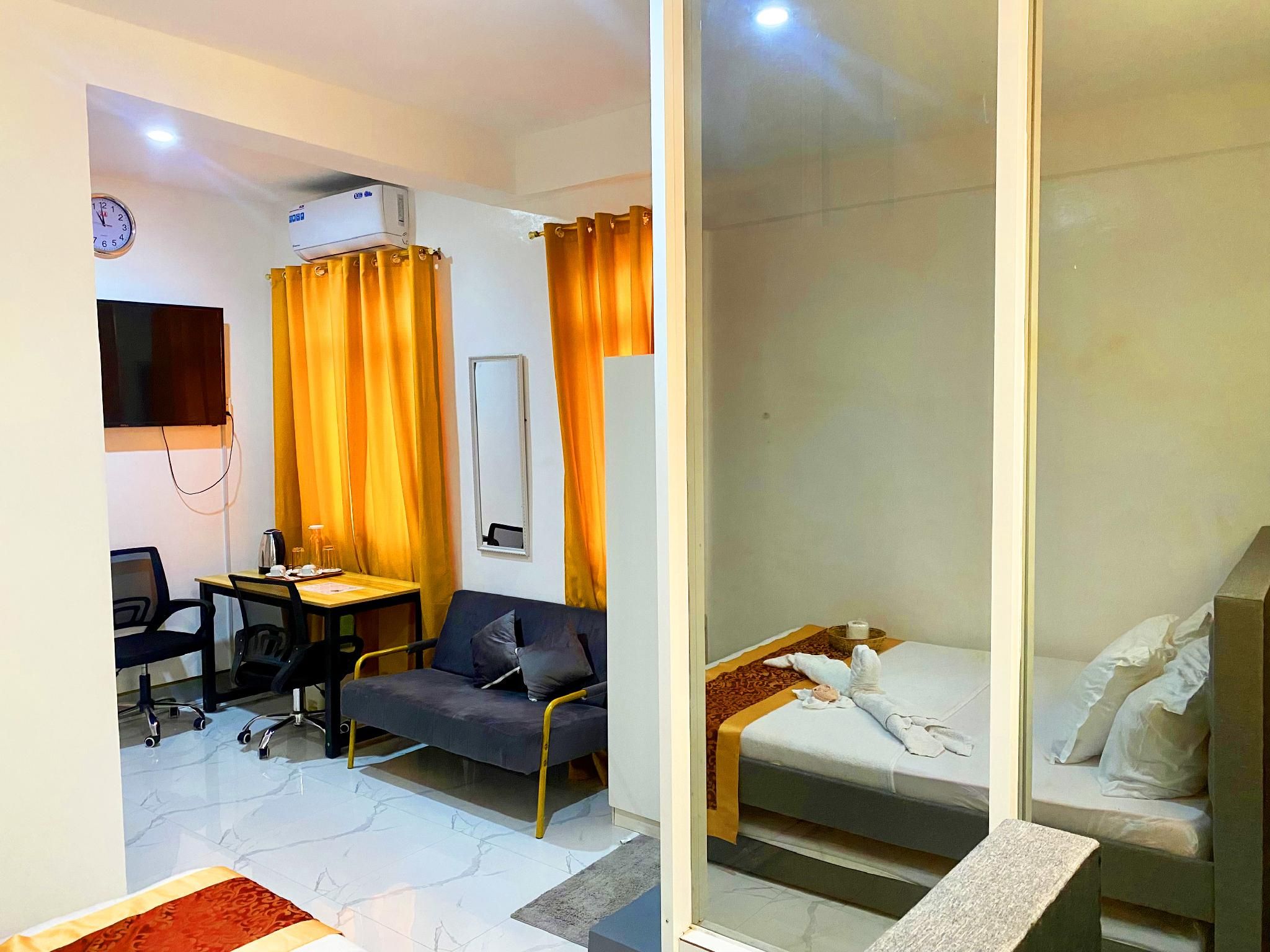 LEGENDS HOTEL Room 208 2