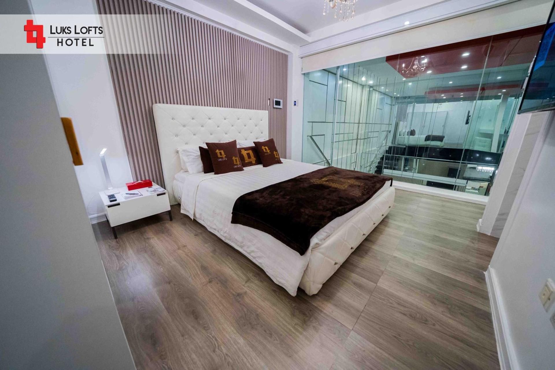 Deluxe Queen Suite