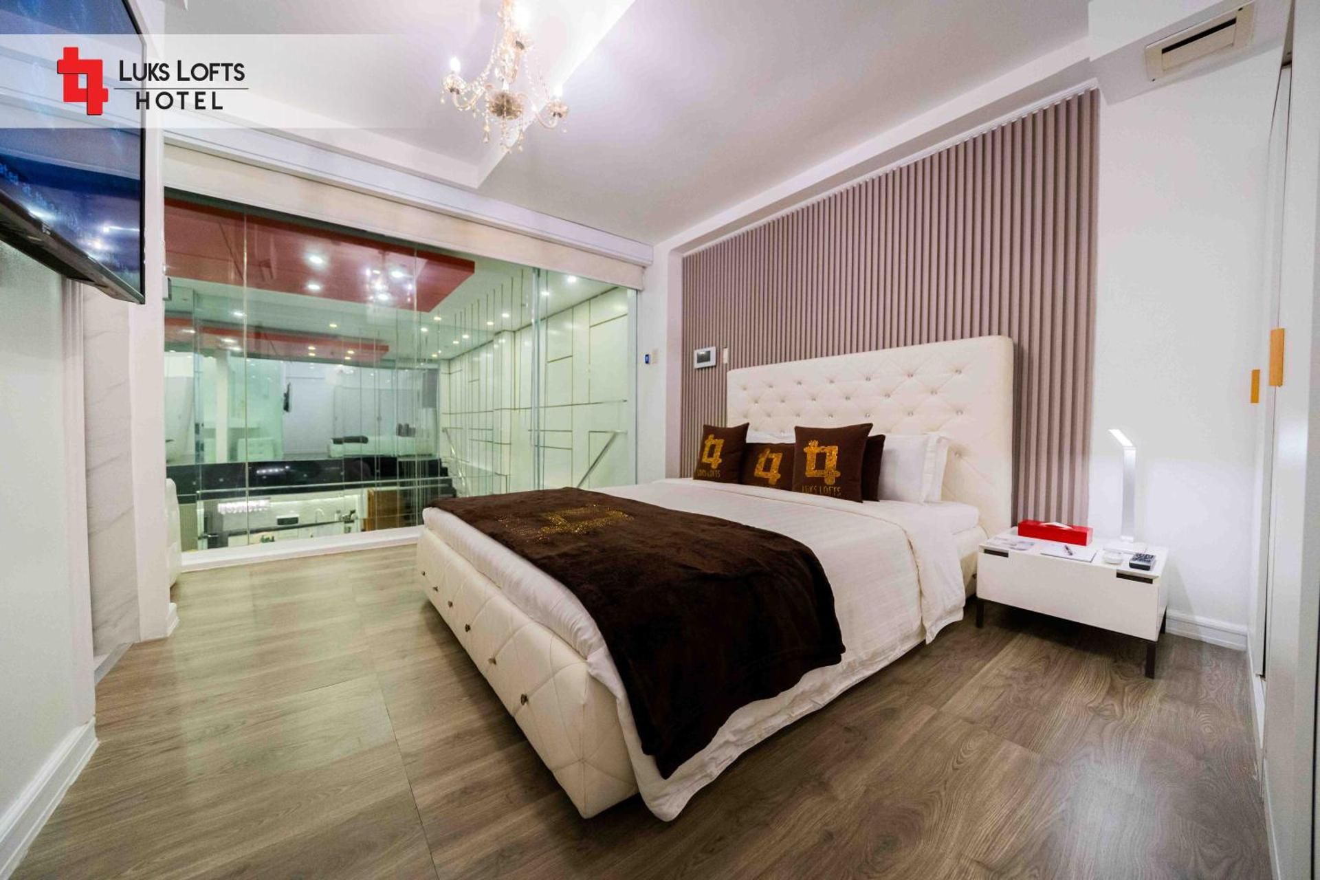 Deluxe Queen Suite