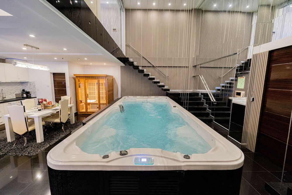 Executive Suite, 1 King Bed, Private Pool