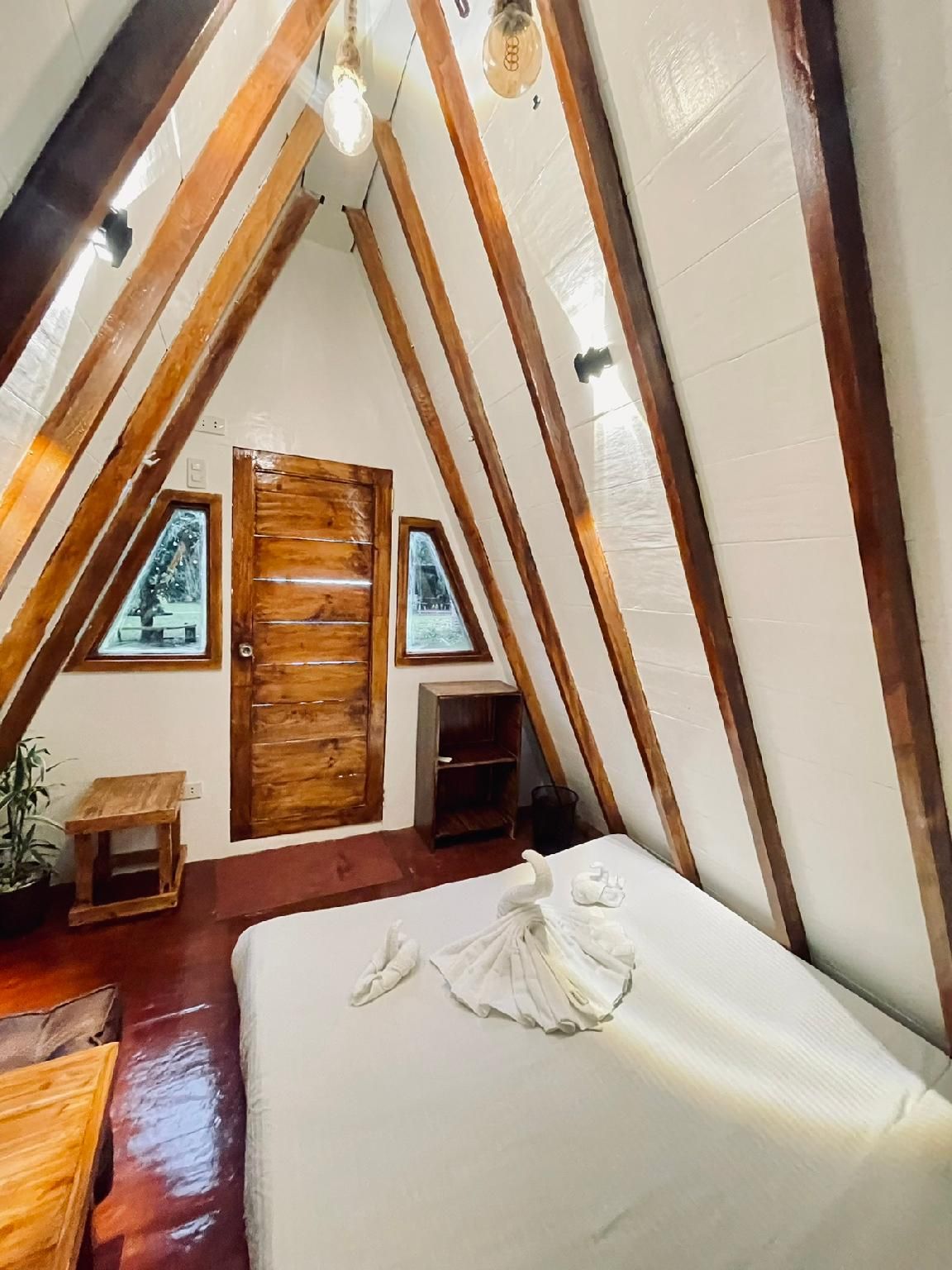 Cabin M with Shared Bathroom