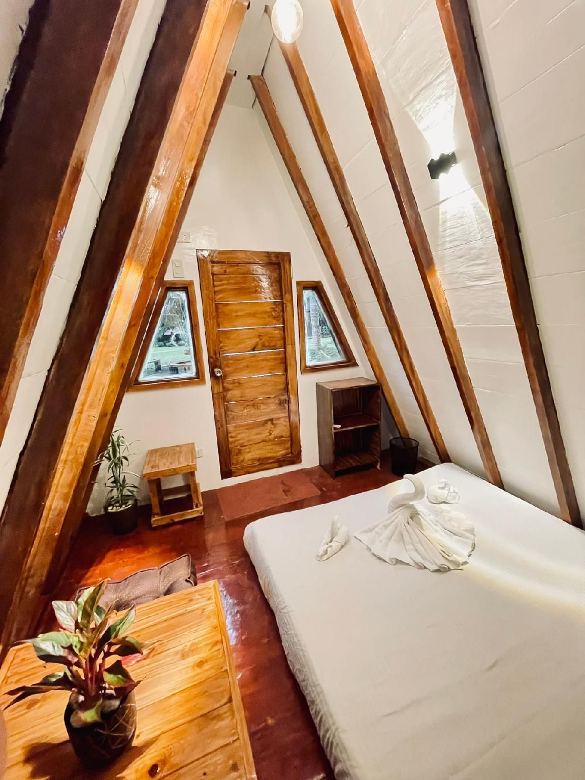 Cabin M with Shared Bathroom