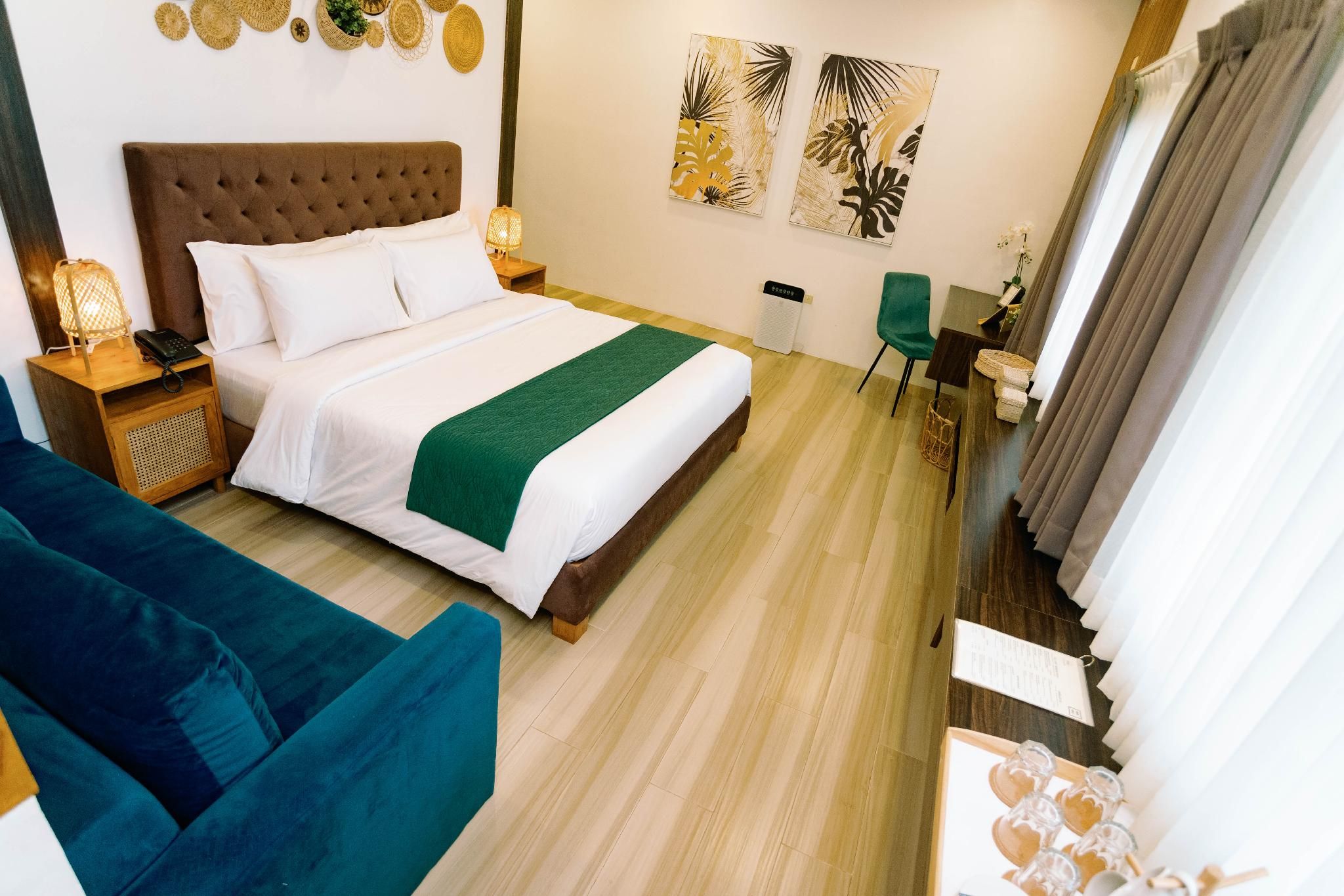 Honeymoon Suite