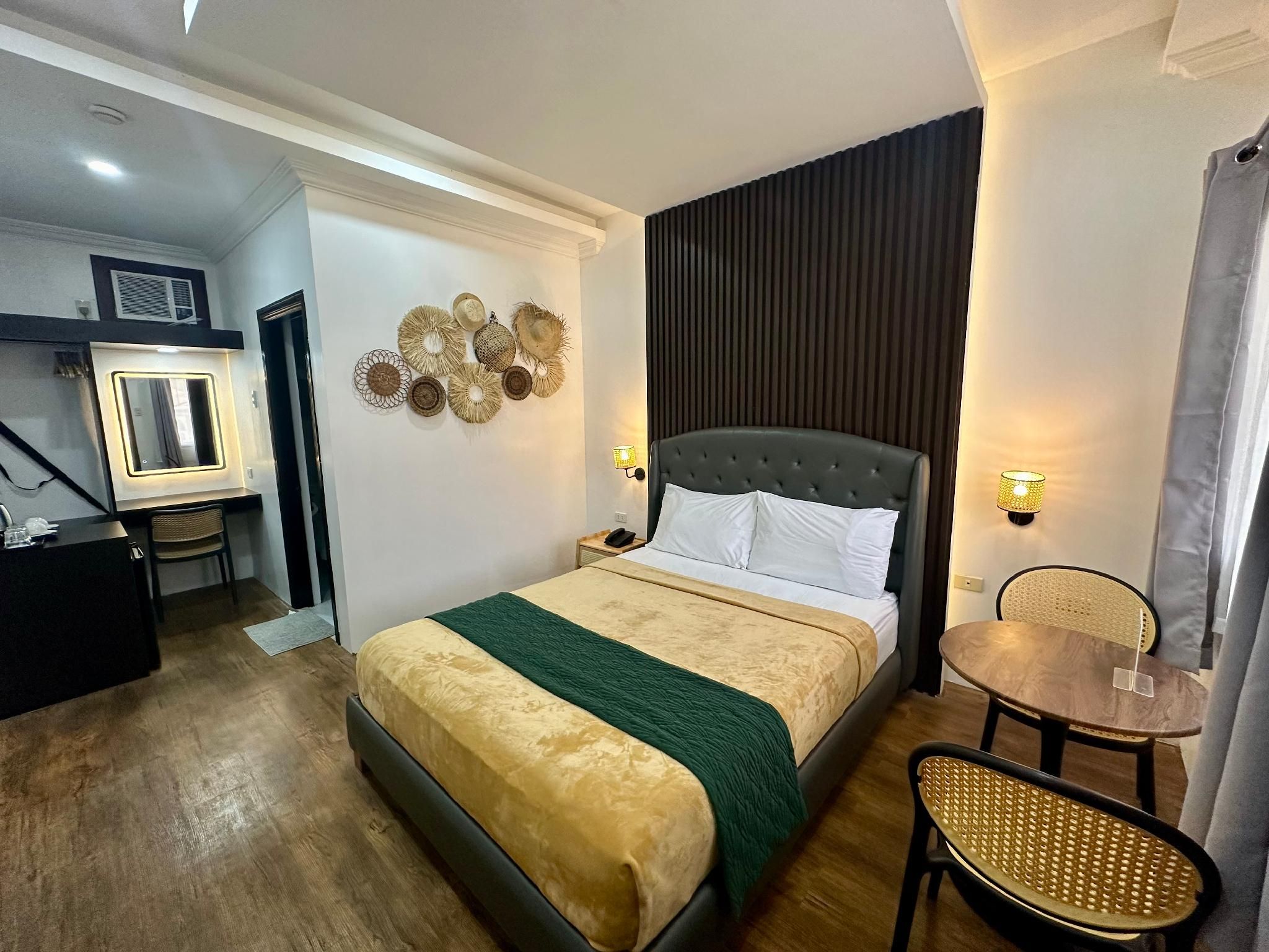 Standard Queen Room