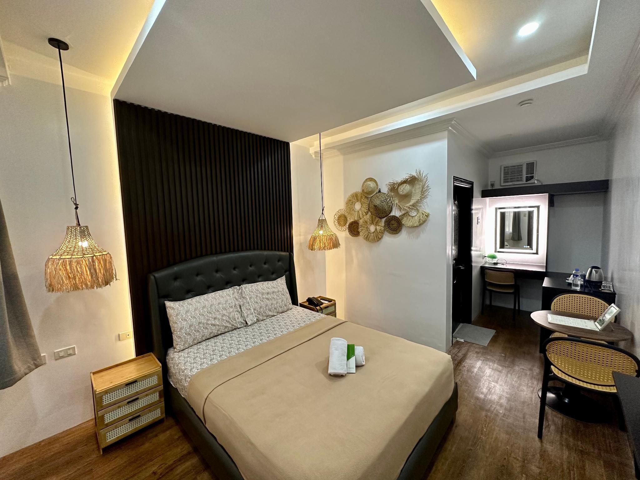 Standard Queen Room