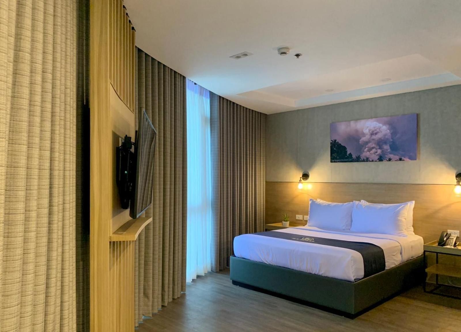 JET Hotel Executive Suite 2