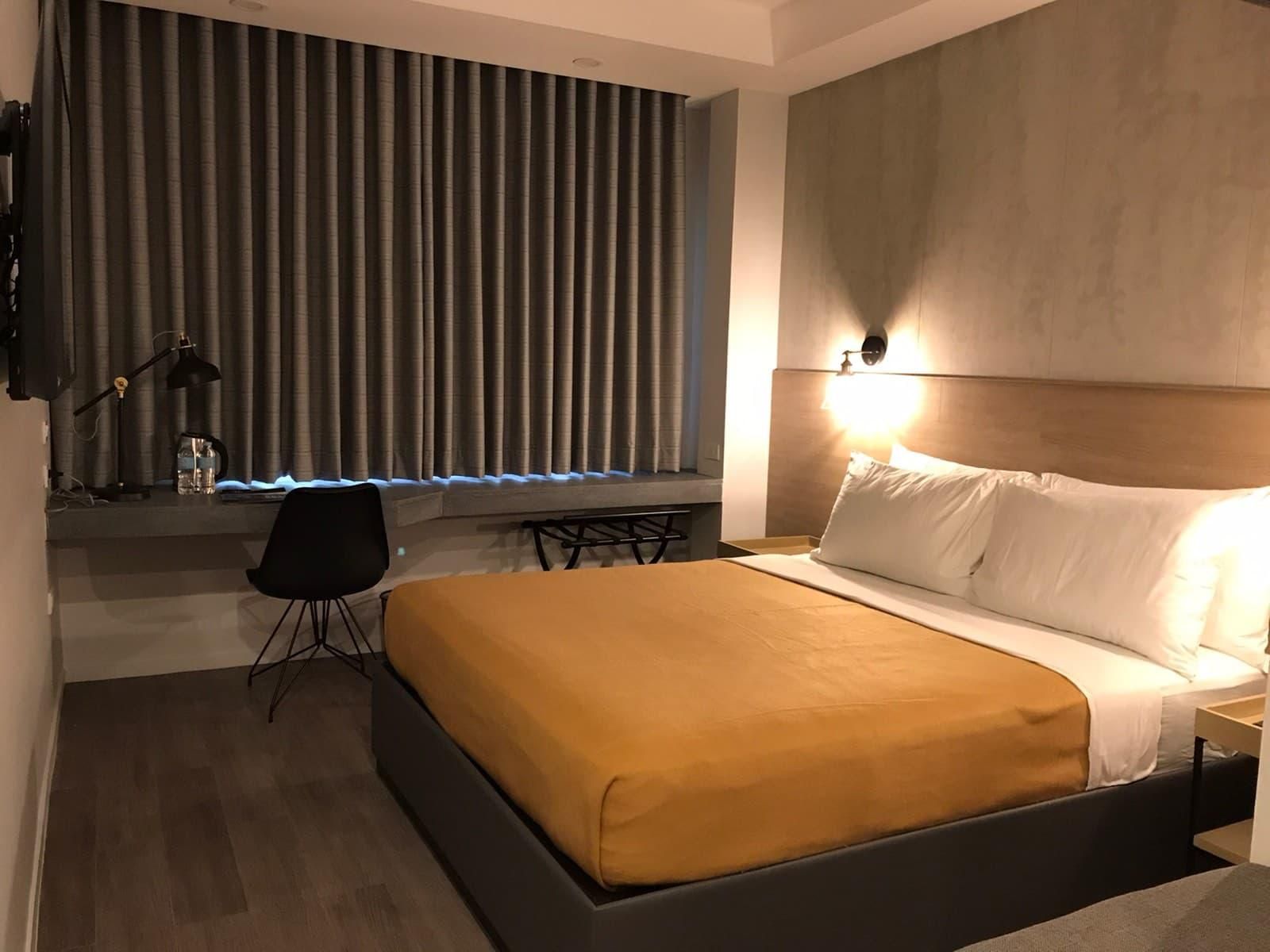 JET Hotel Queen Room 2