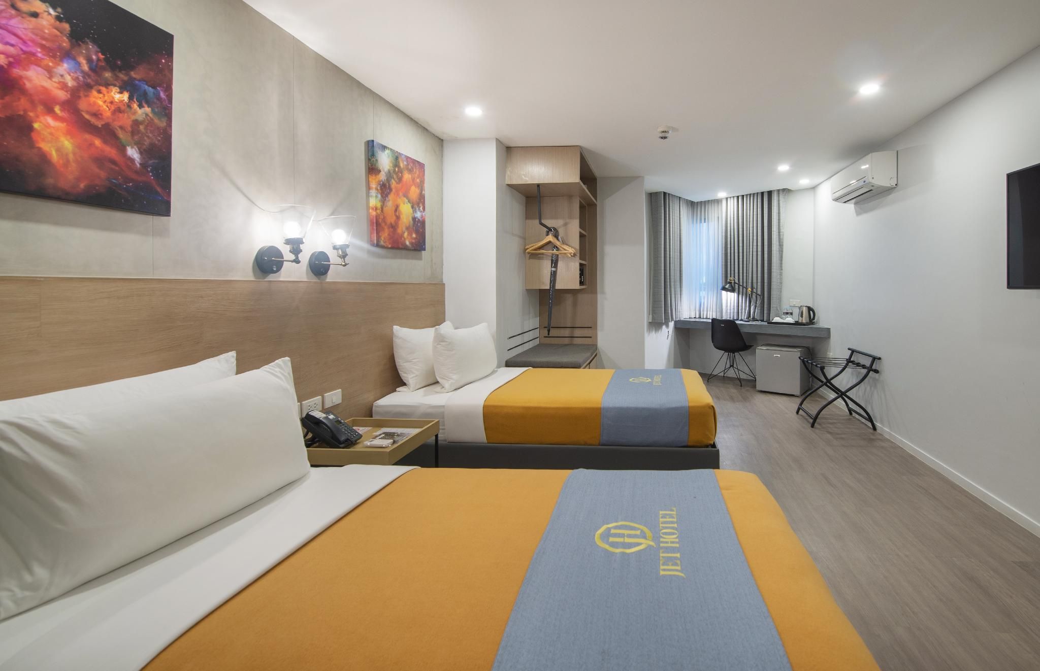JET Hotel Deluxe Twin Room