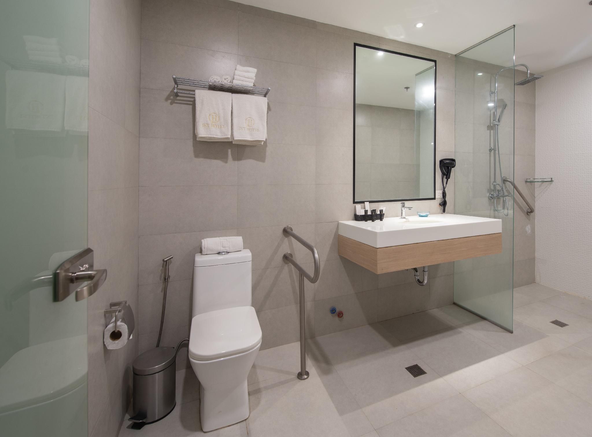 JET Hotel Deluxe Twin Room 3