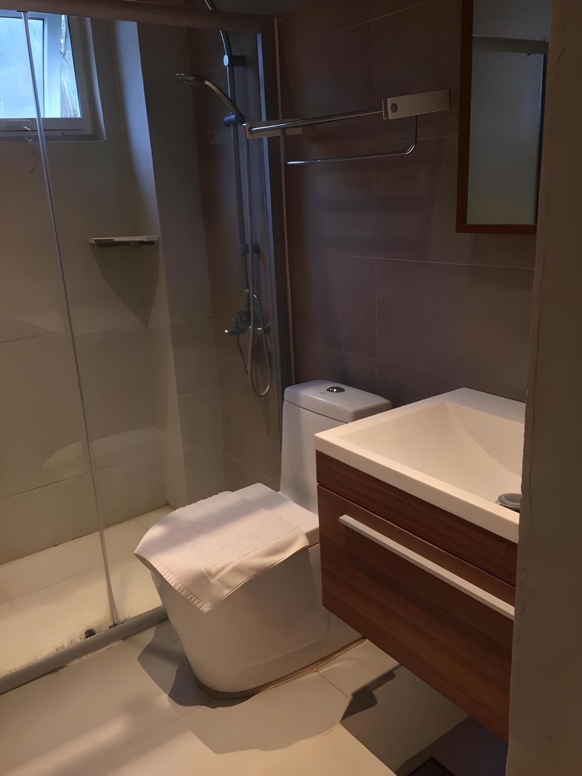 Family Room for 8 People with Shared Bathroom