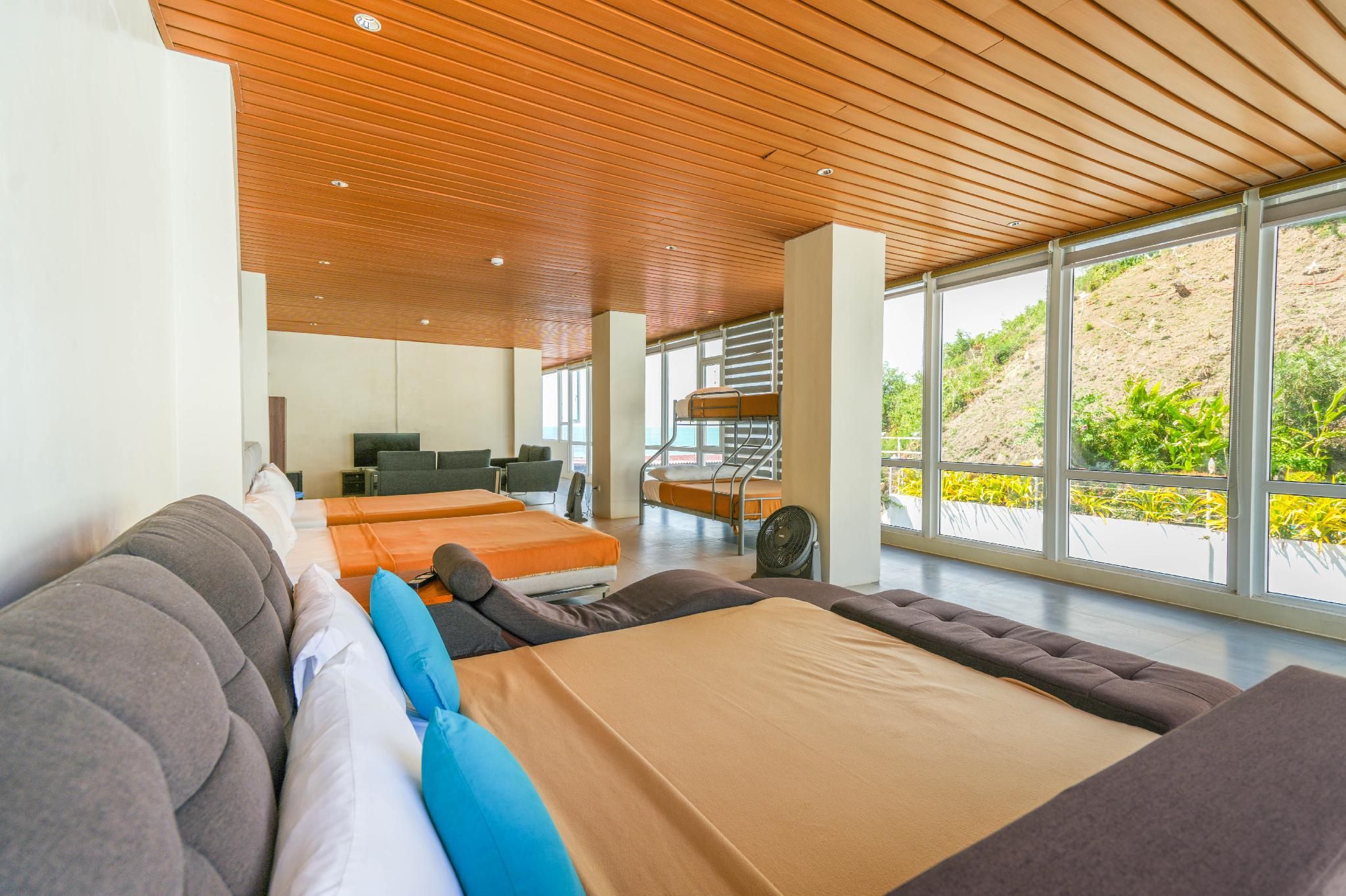 Family Room for 8 People with Shared Bathroom