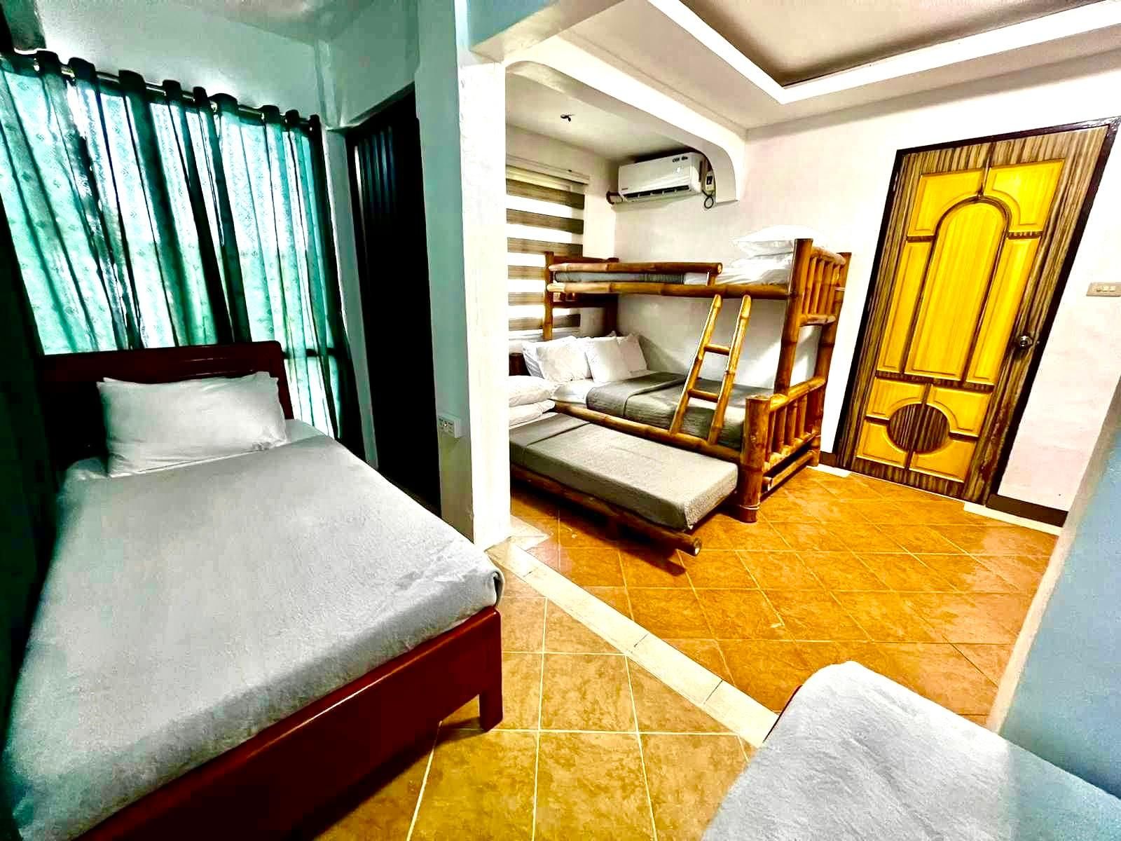 Family Room for 10 People