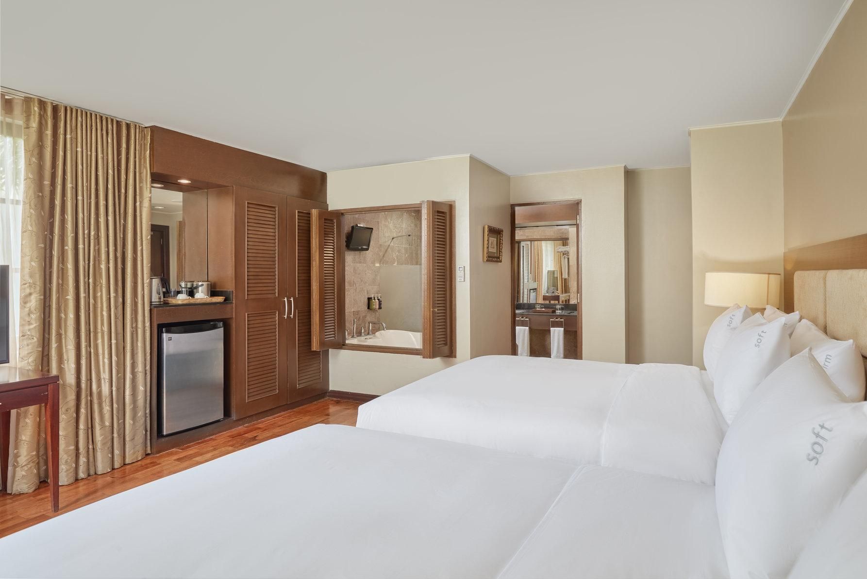 2 Queen Suite Jetted Bath