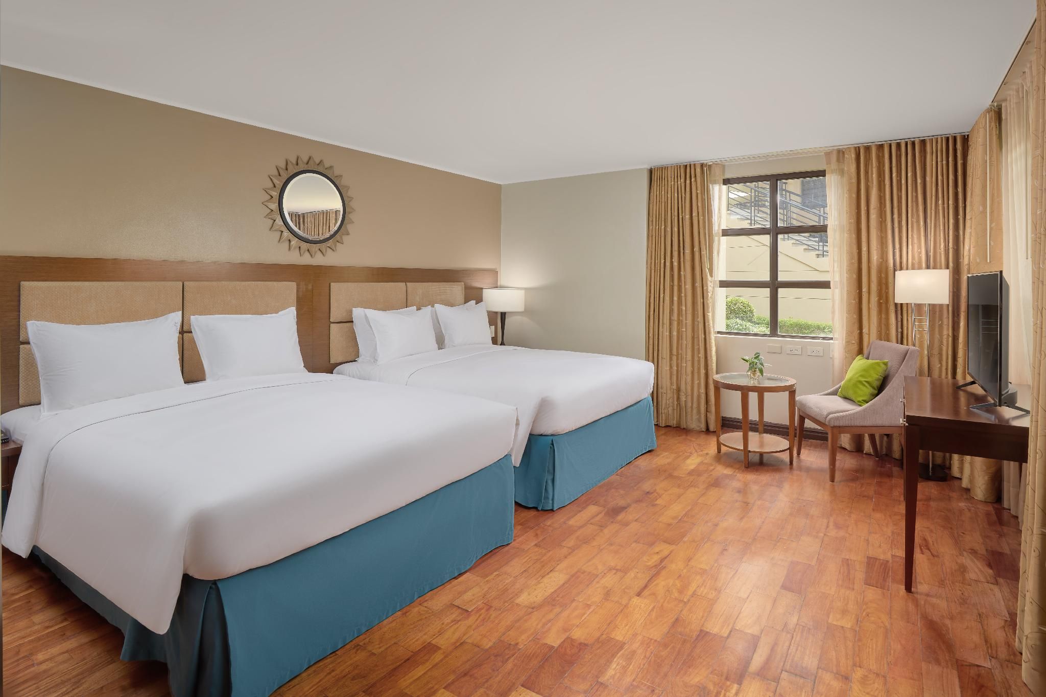 2 Queen Suite Jetted Bath