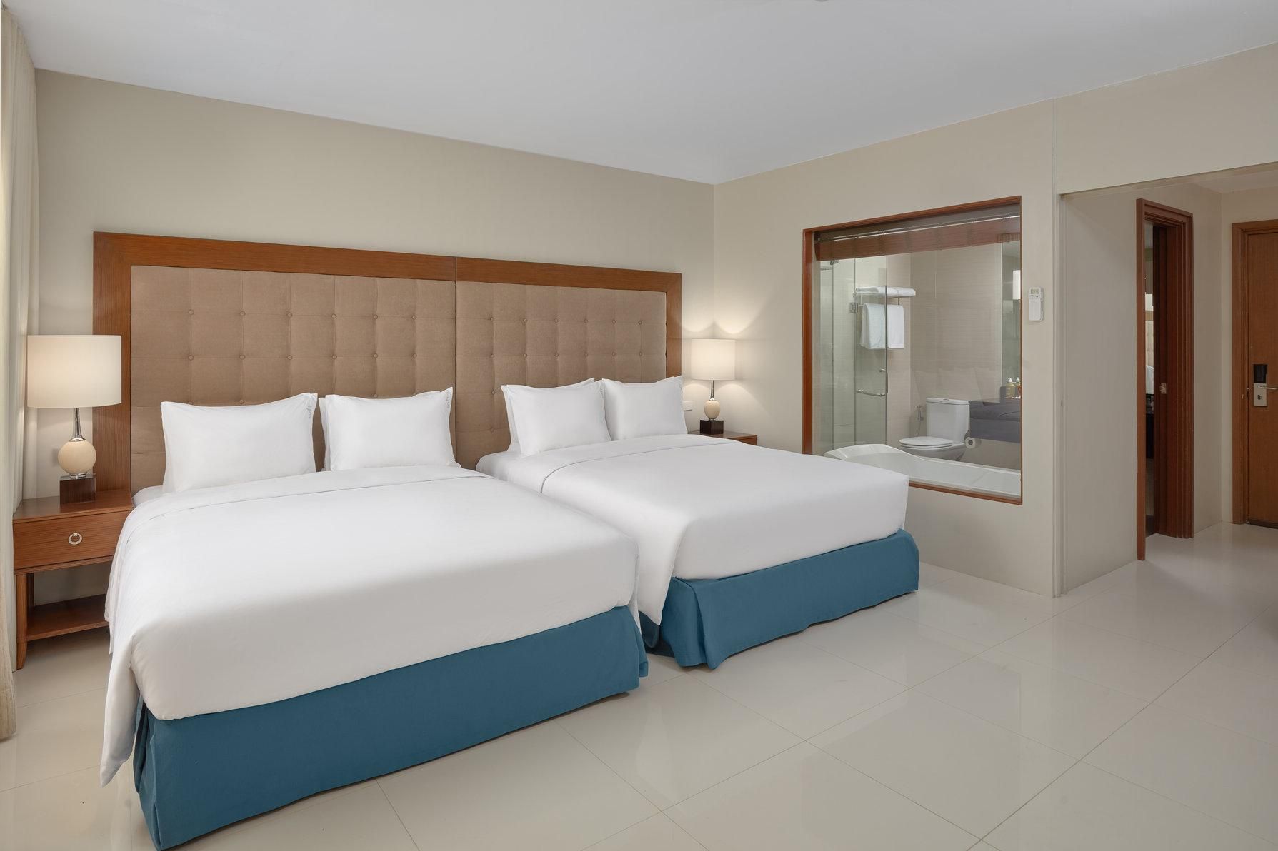 2 Queen Suite Pool Access