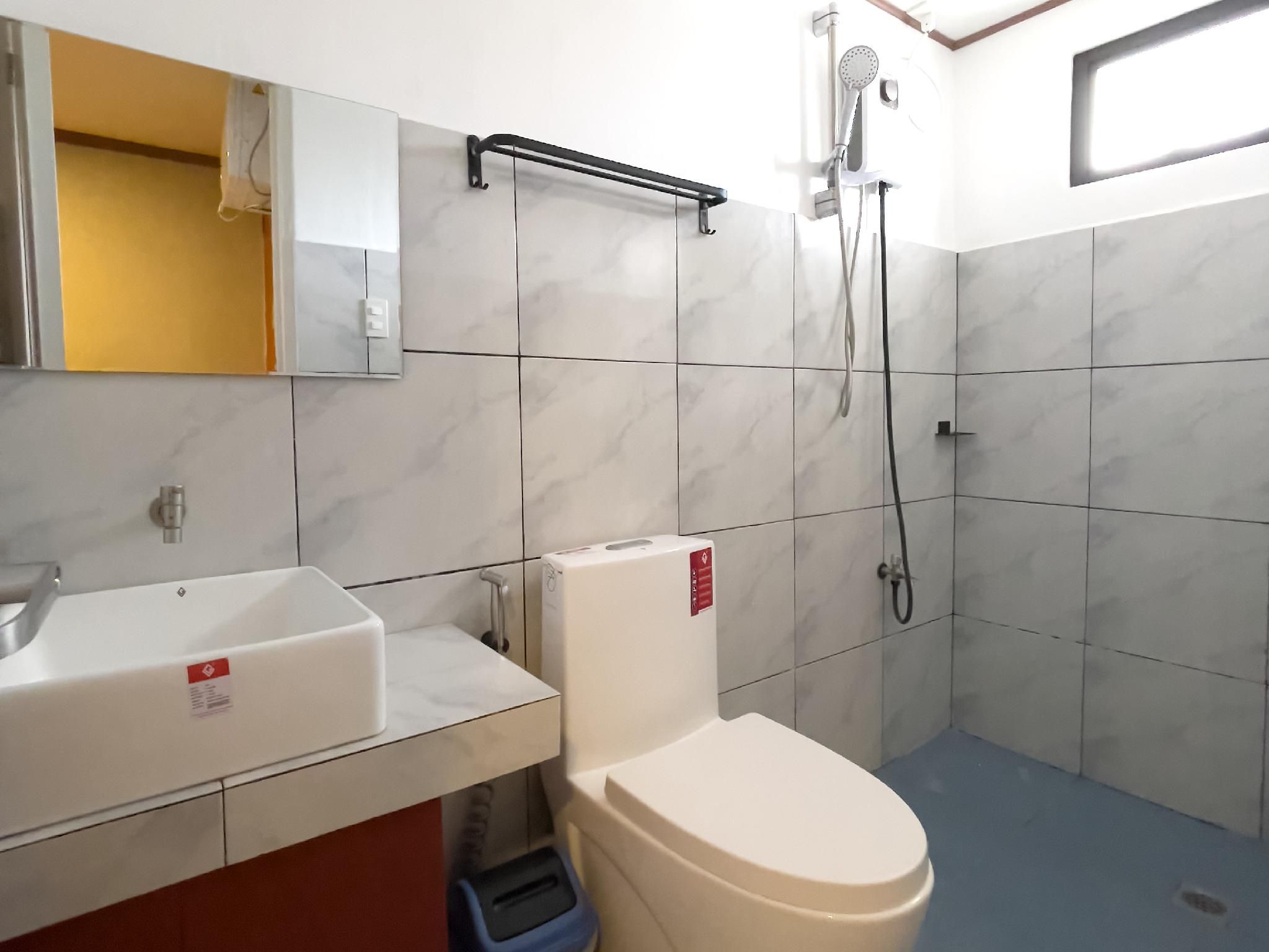 Red Apple Hotel and Resort San Juan Batangas Deluxe Room 2