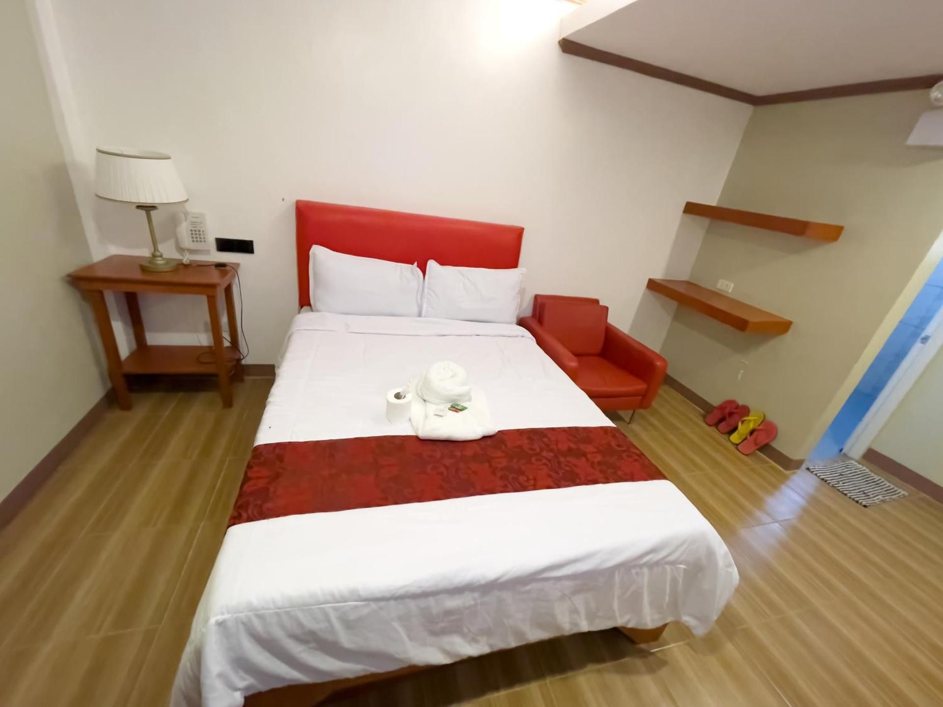 Red Apple Hotel and Resort San Juan Batangas Deluxe Room