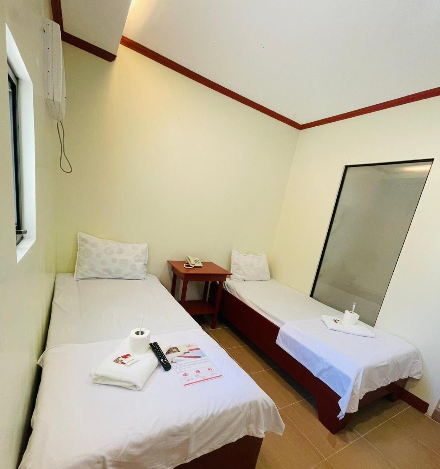 Red Apple Hotel and Resort San Juan Batangas Twin Room