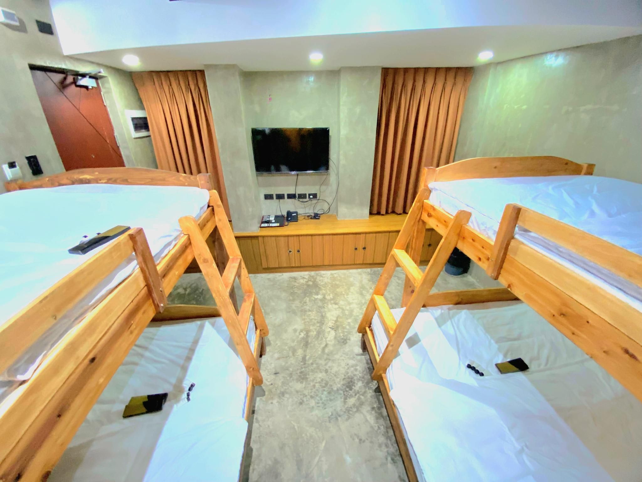 Dormitory Room - 6 People
