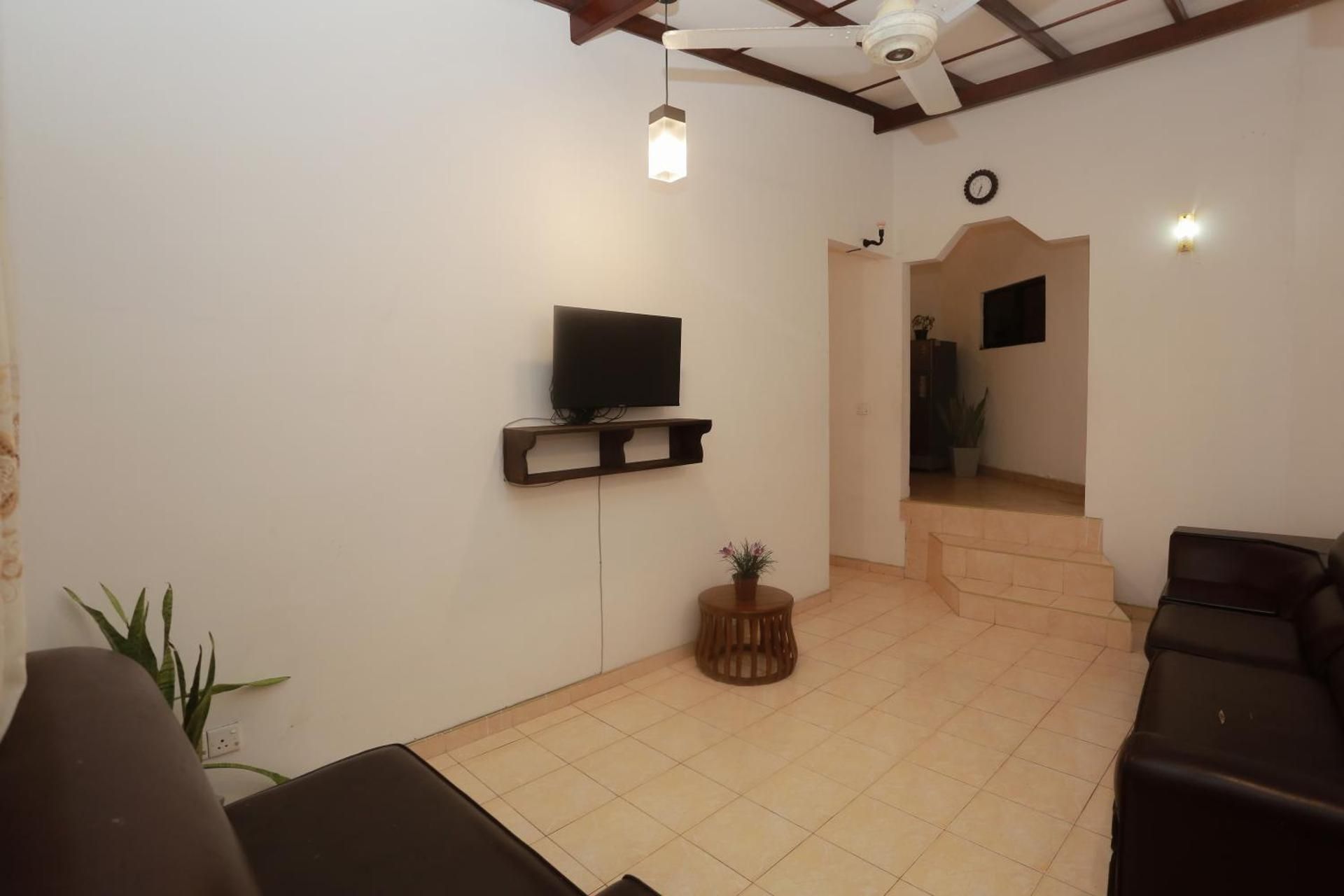 shared lounge/tv area