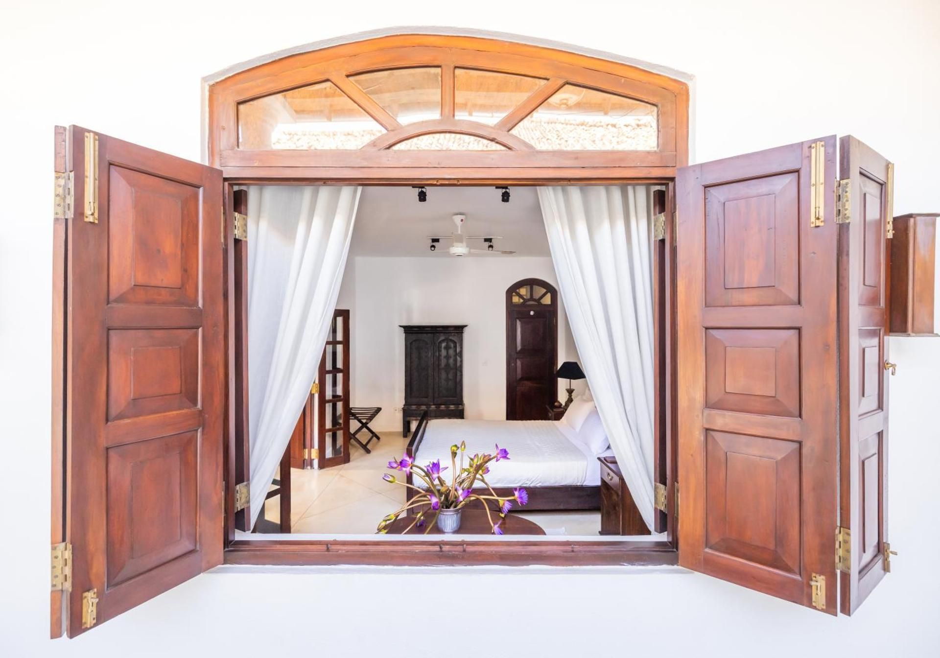 Seven Pillars. No. 39 Galle Fort Standard King Room 3