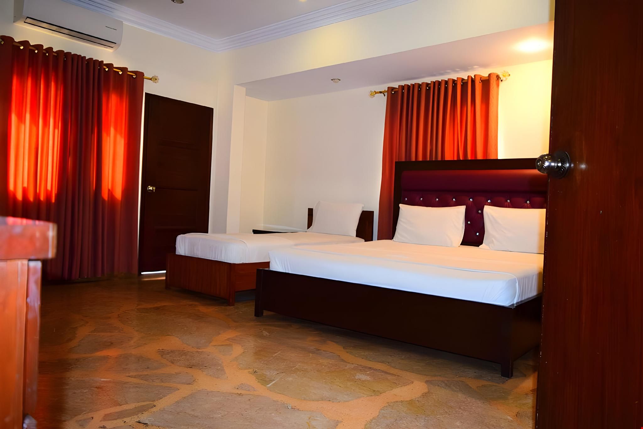 Clifton Inn Guest House  Family Room 2