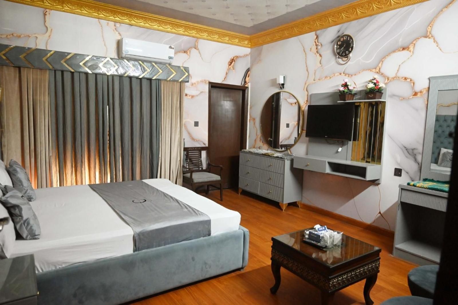 Clifton Inn Guest House  King Room 2