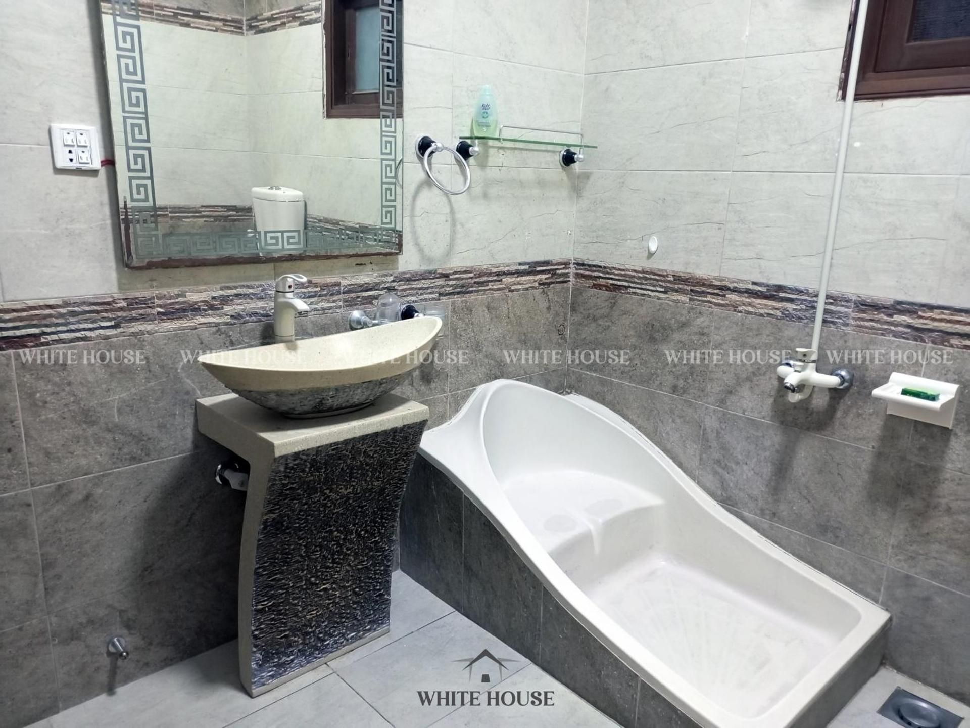 White House Karachi Deluxe King Room 2