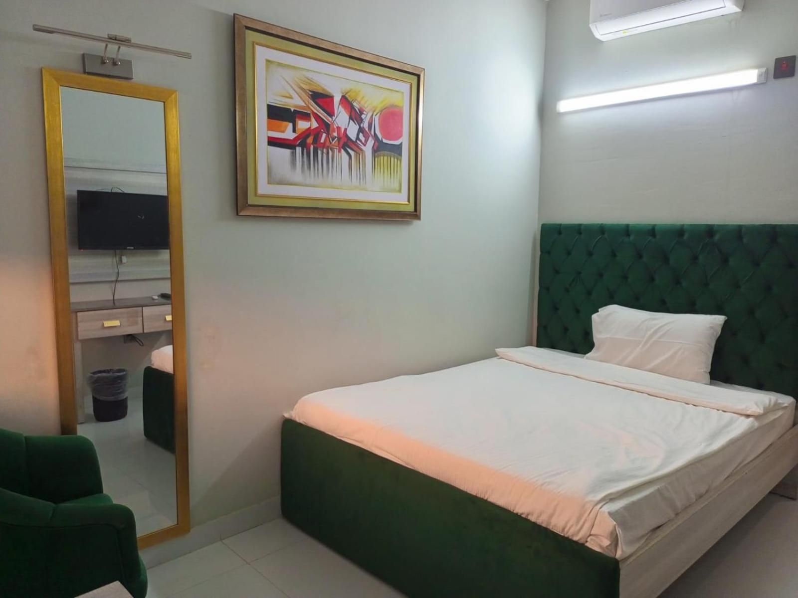 Airport Hotel Single Room With Private Bathroom