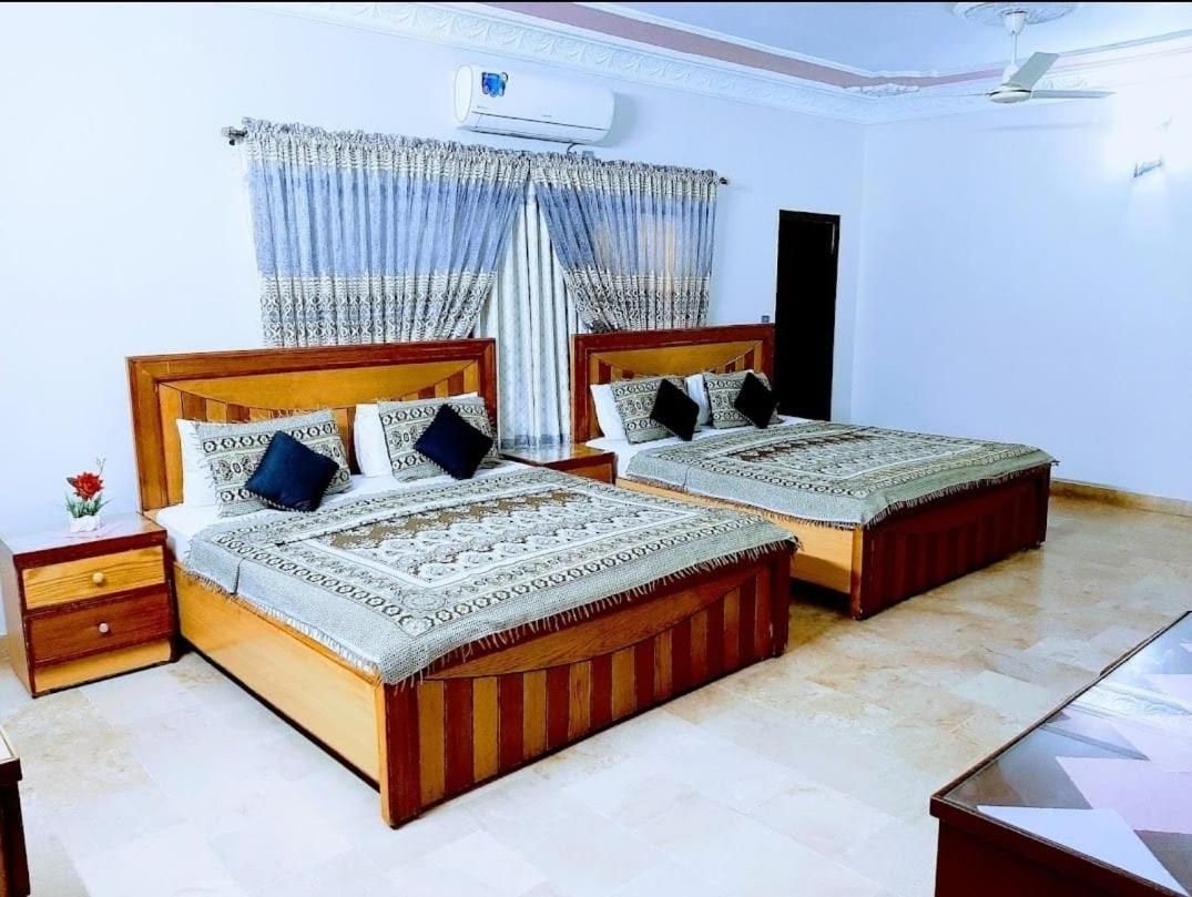 Galaxy Inn - Near Jinnah International Airport Branch Family Suite 2