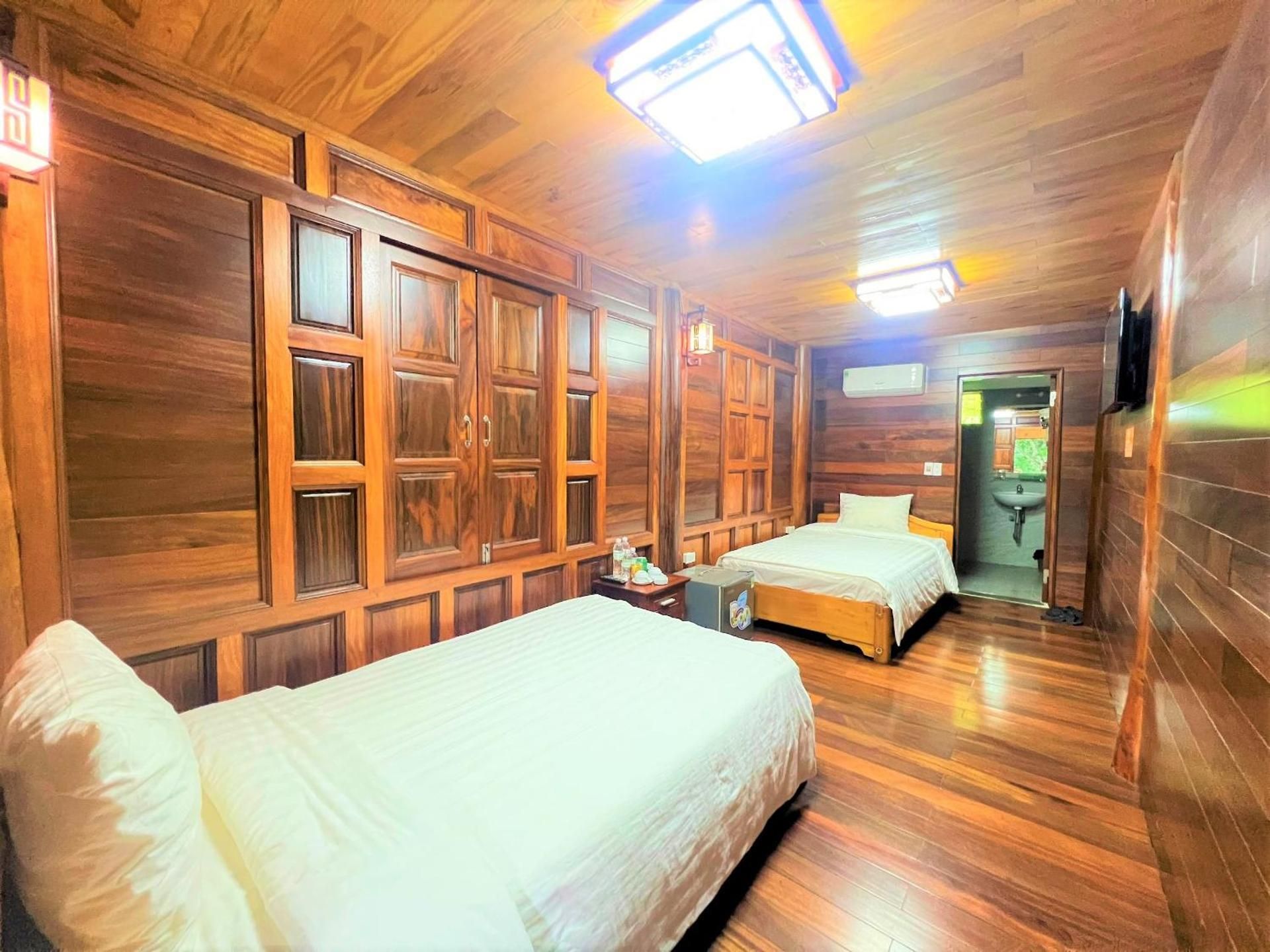 Khu du lịch khoáng nóng UVA Twin Room