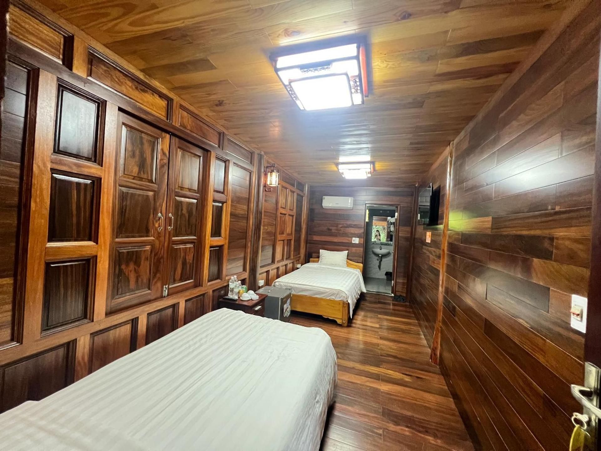 Khu du lịch khoáng nóng UVA Twin Room 3