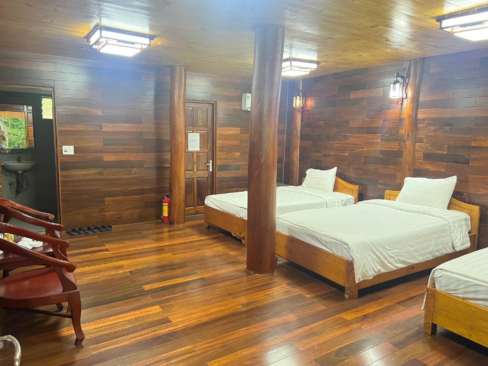 Khu du lịch khoáng nóng UVA Deluxe Triple Room 3