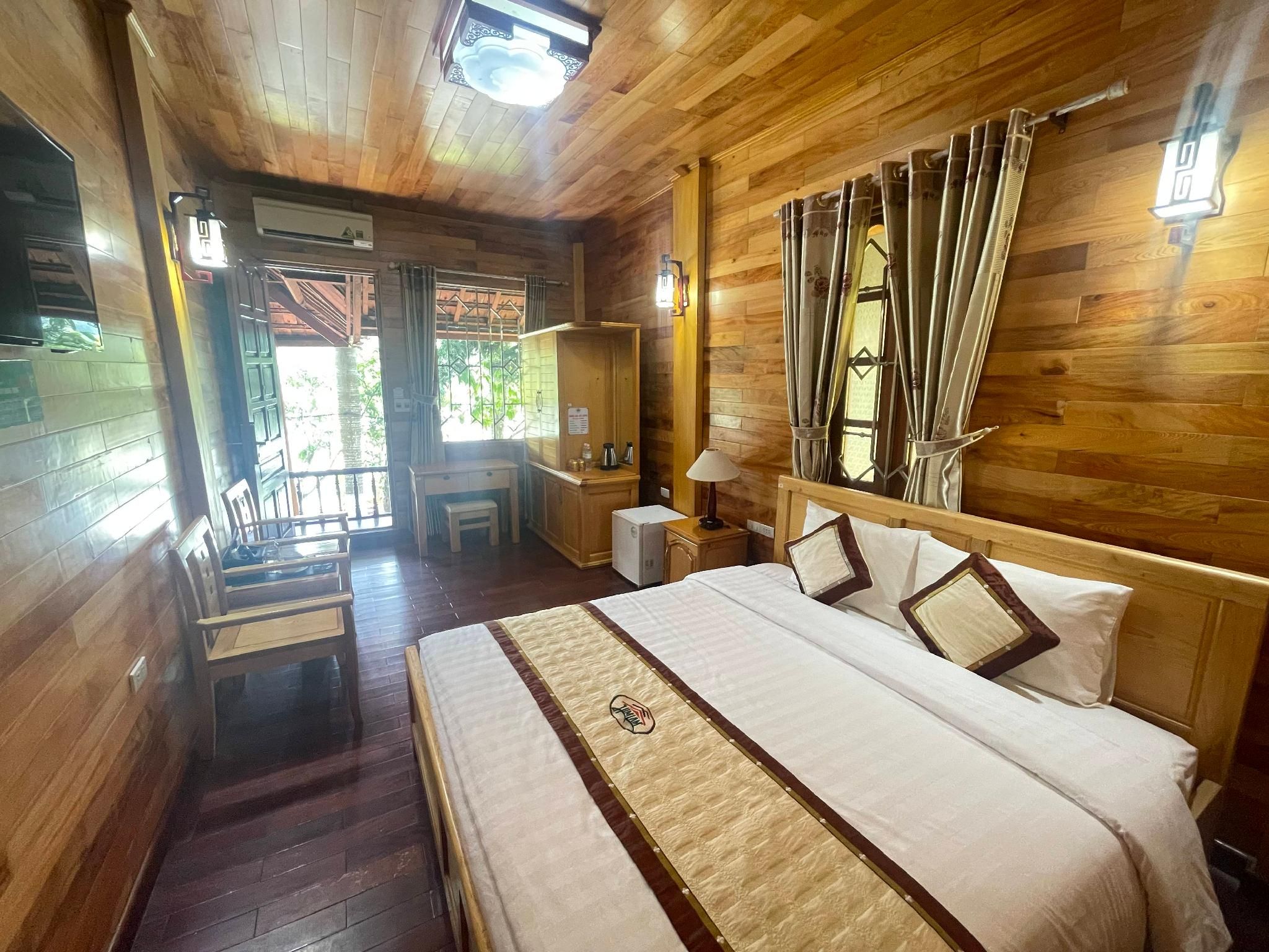 Khu du lịch sinh thái Him Lam - Him Lam Resort	 Deluxe Lake View