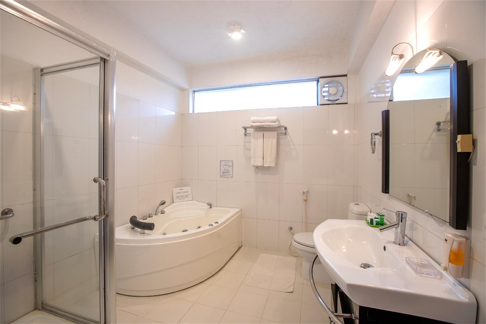 Nazimgarh Garden Resort Luxury Suite 3