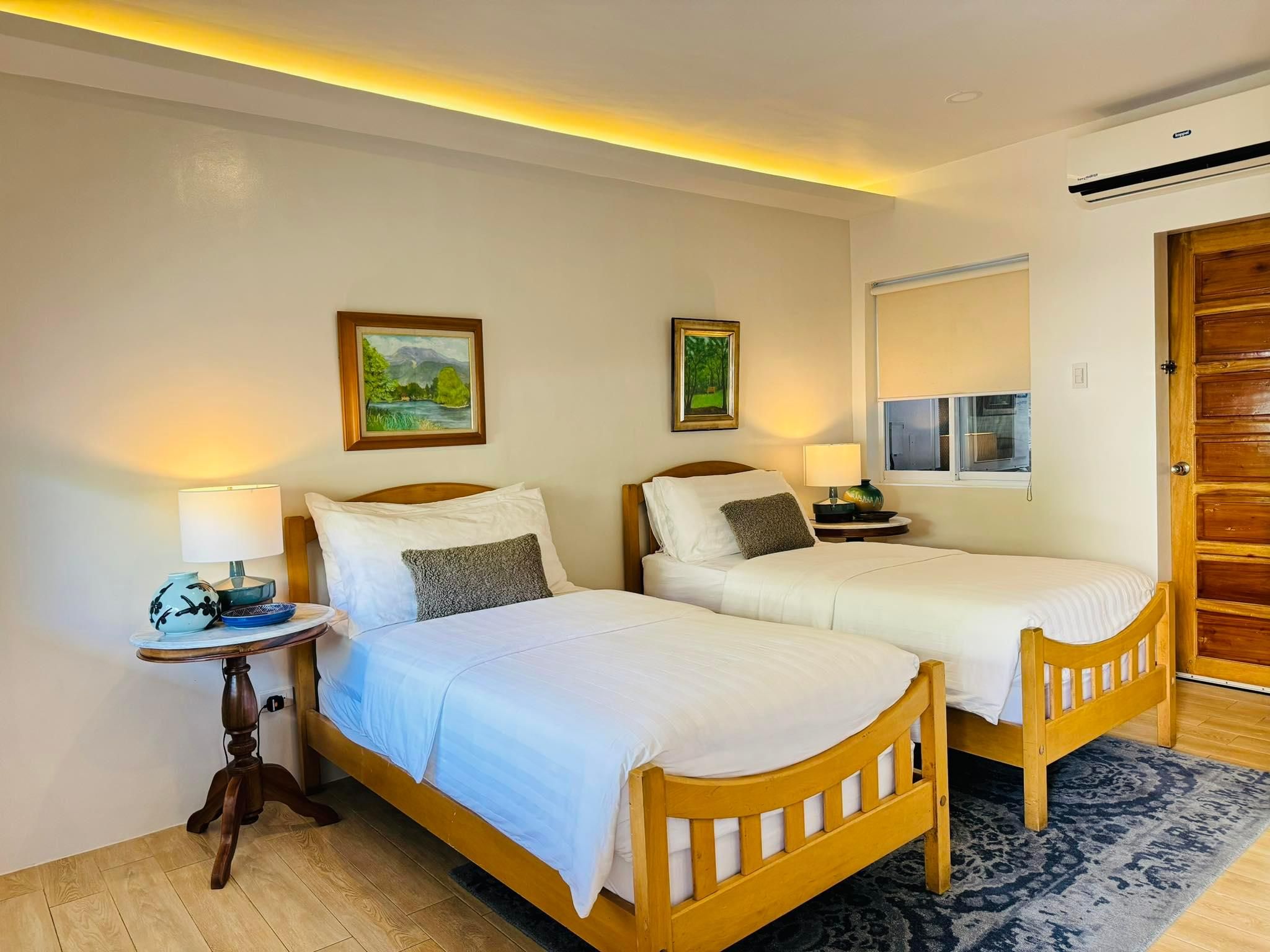 Premier Deluxe Twin Room - Non-Smoking