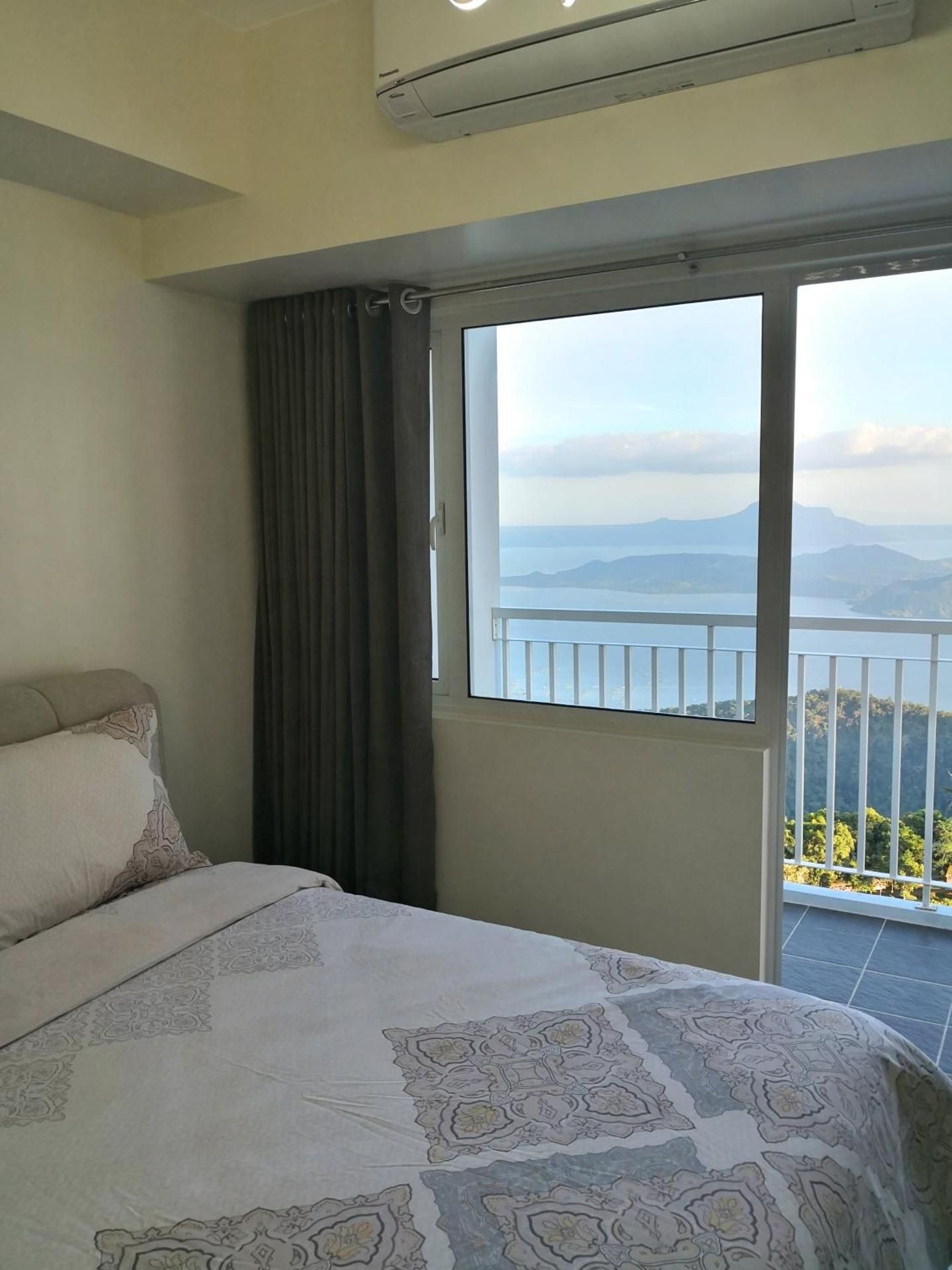 One-Bedroom Deluxe Apartment