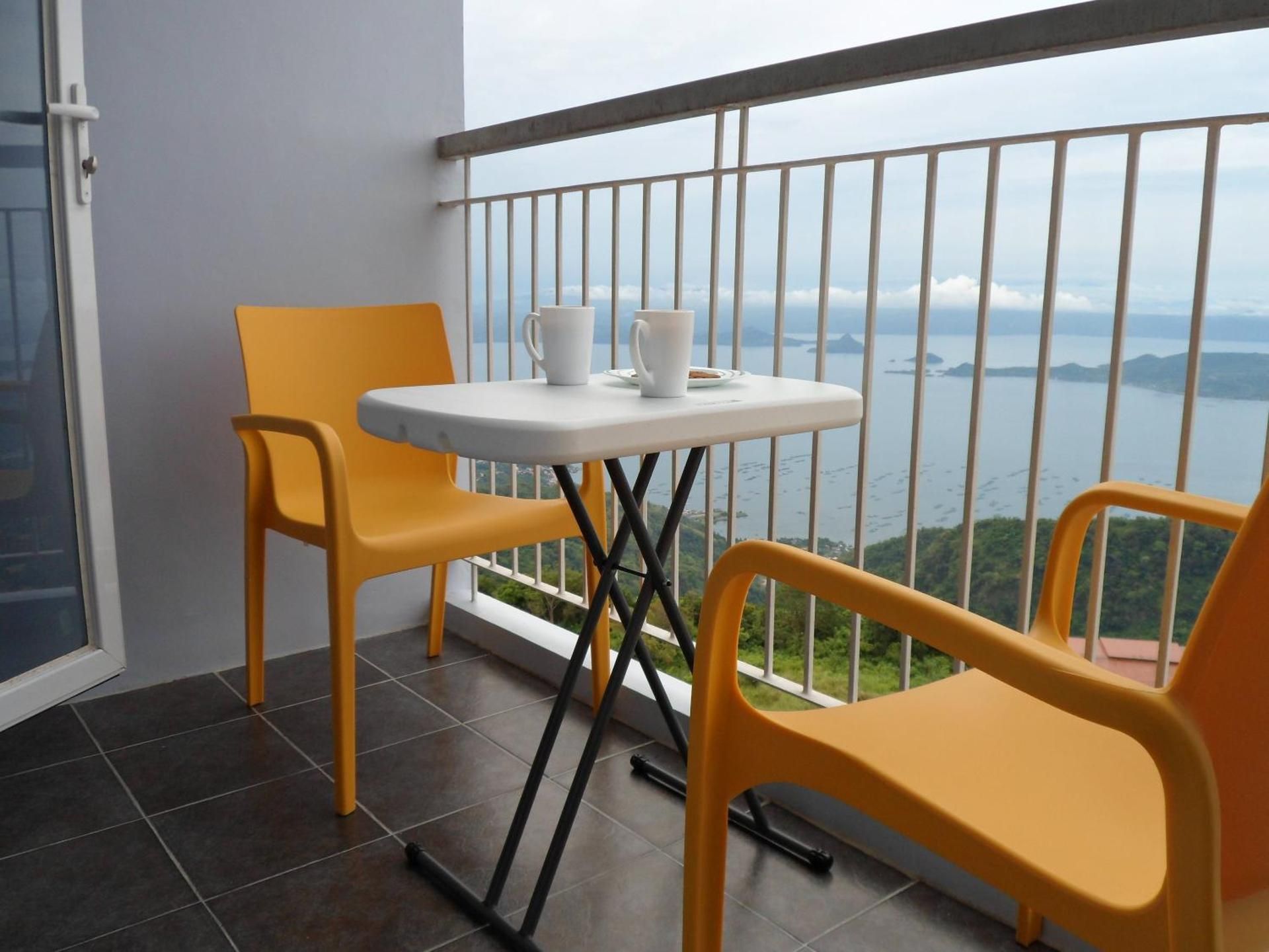 Lake View 1-Bedroom Apartment