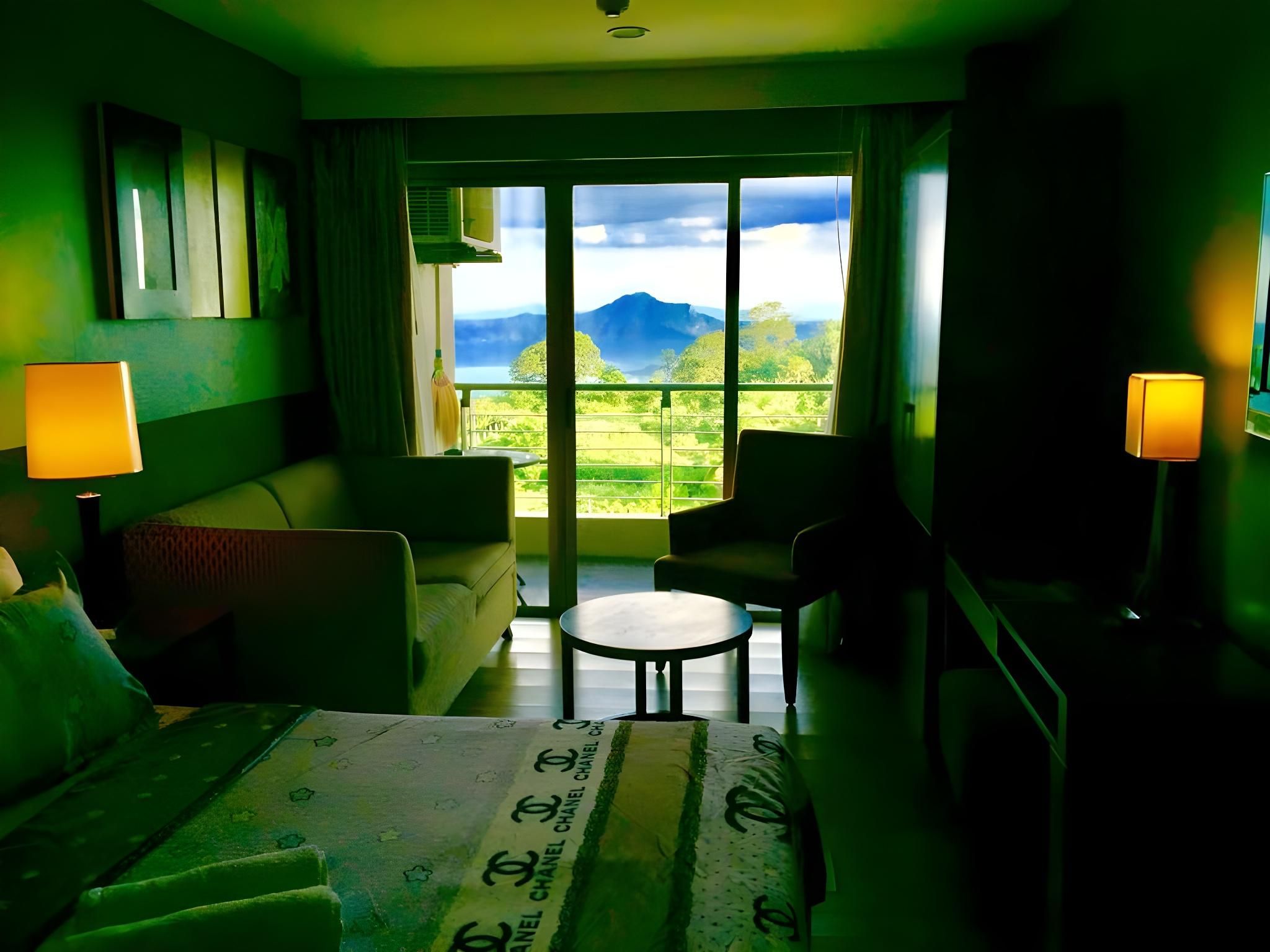 Lake View Queen Room