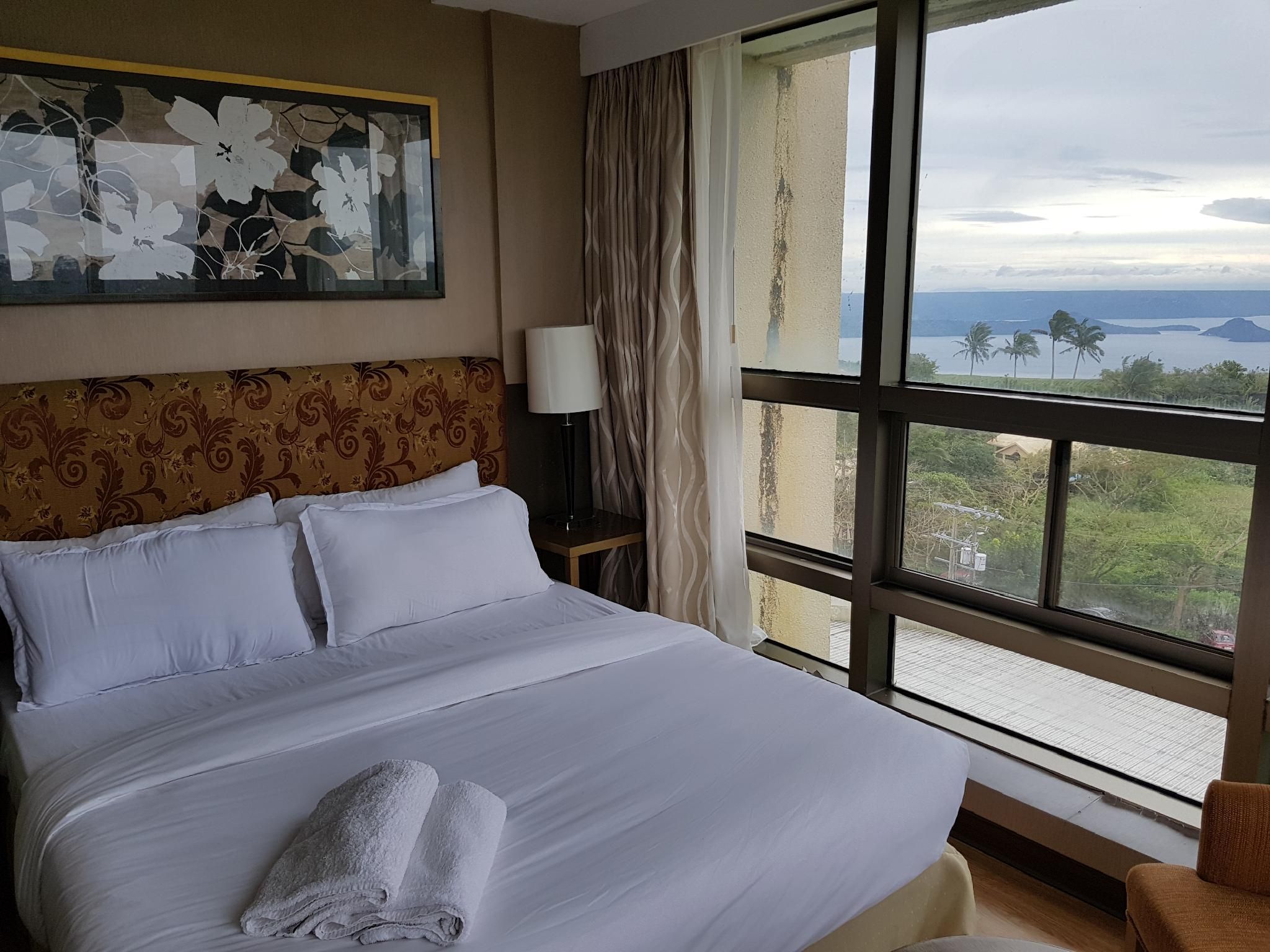 2 Bedroom Lake View