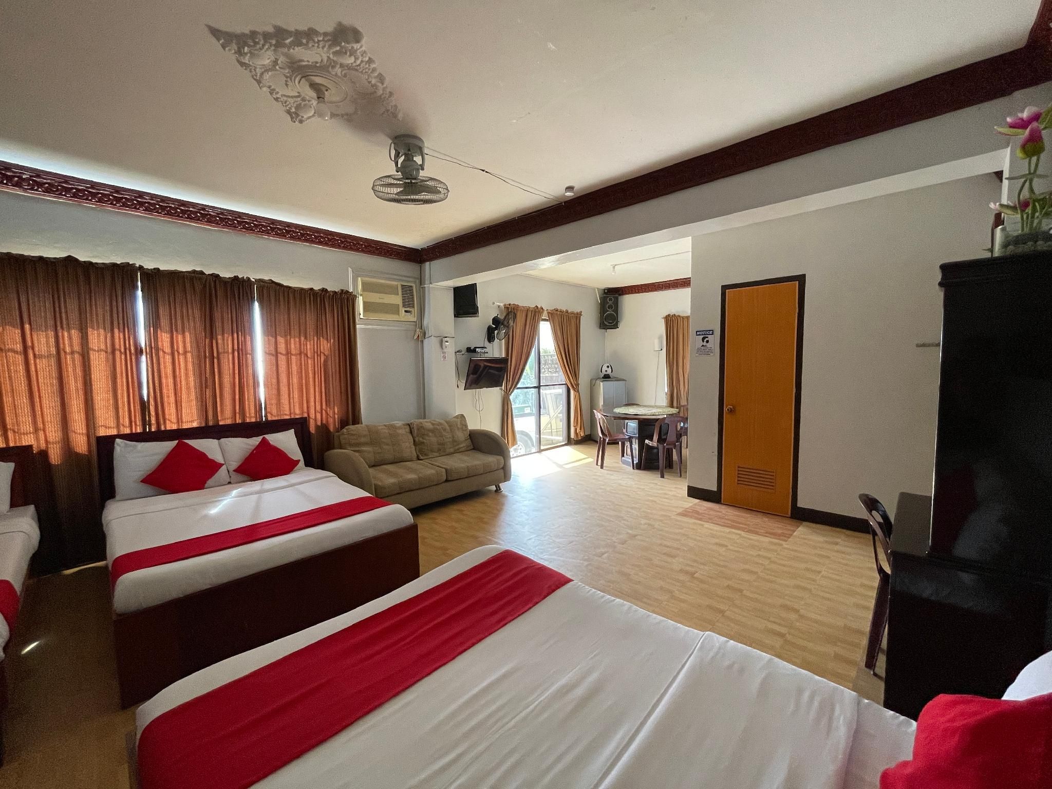 Suite Family Room