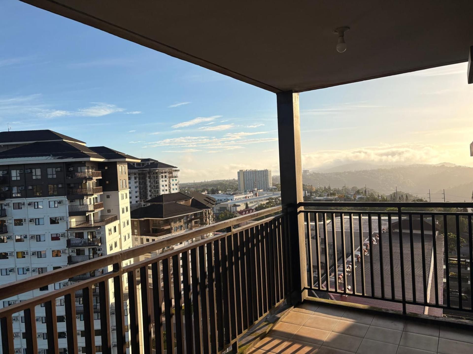 One-Bedroom Apartment with View