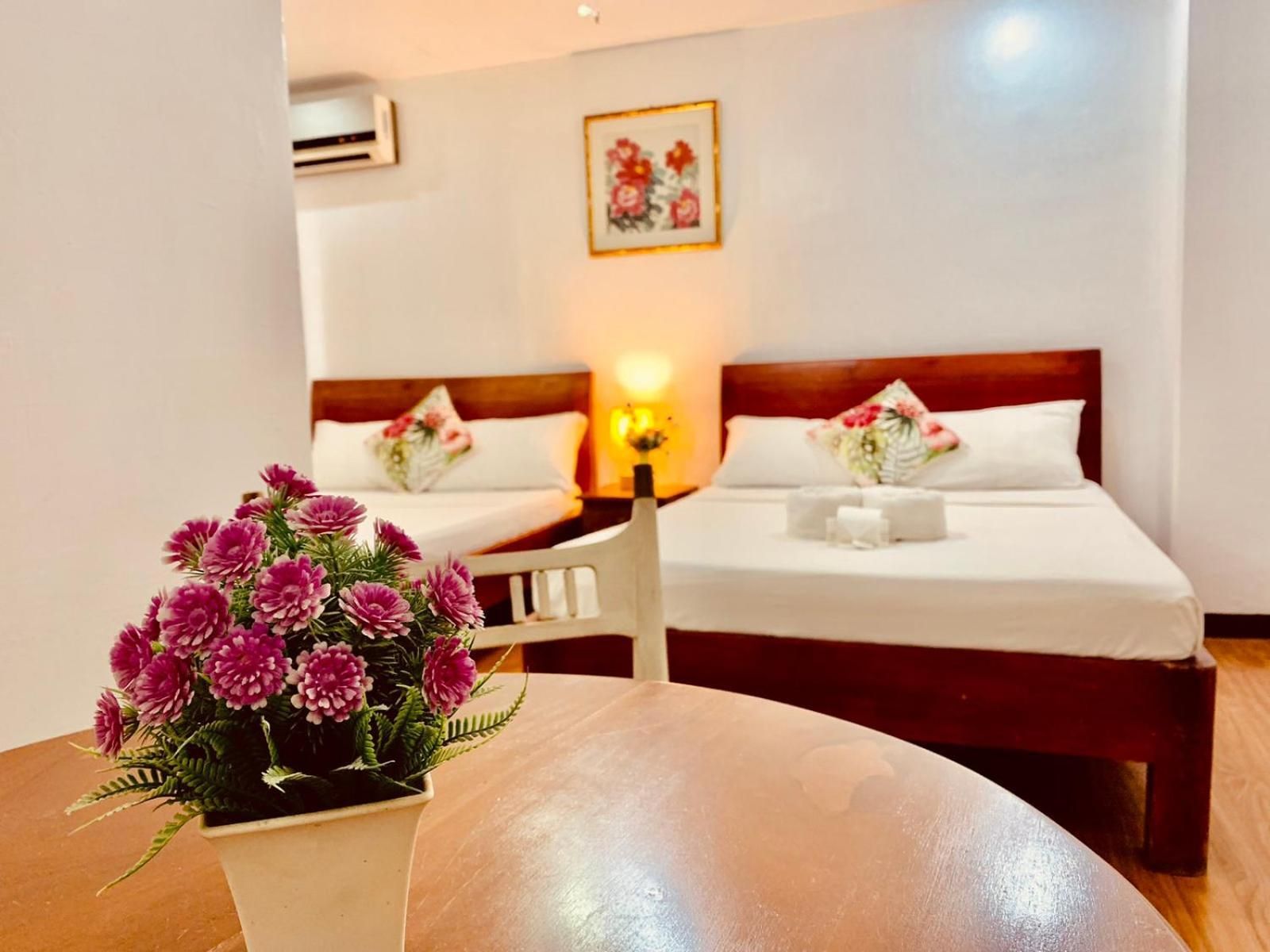 Mont Wind Hotel Tagaytay powered by Cocotel Deluxe Room 2